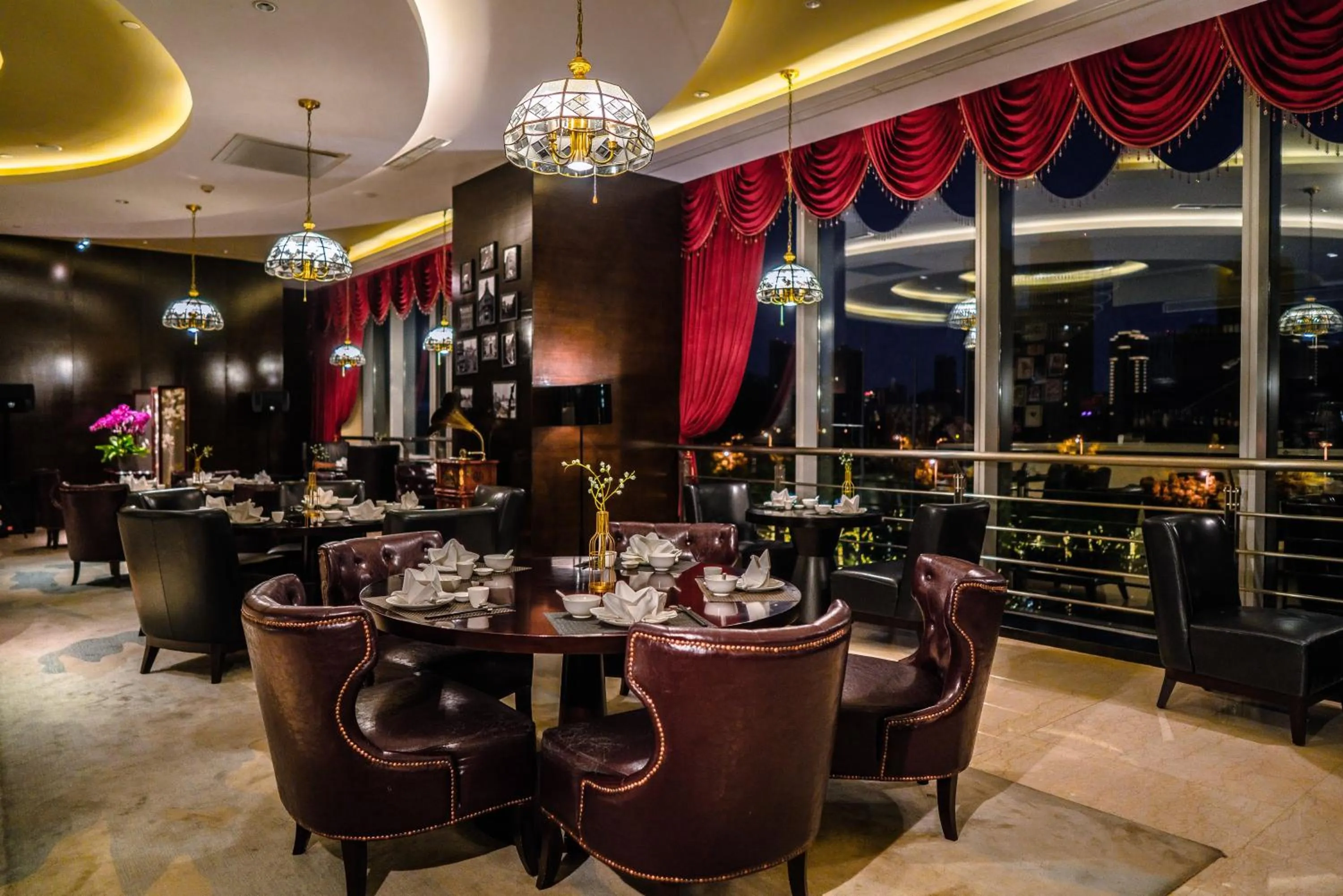 Restaurant/places to eat in Crowne Plaza Wuxi Taihu by IHG