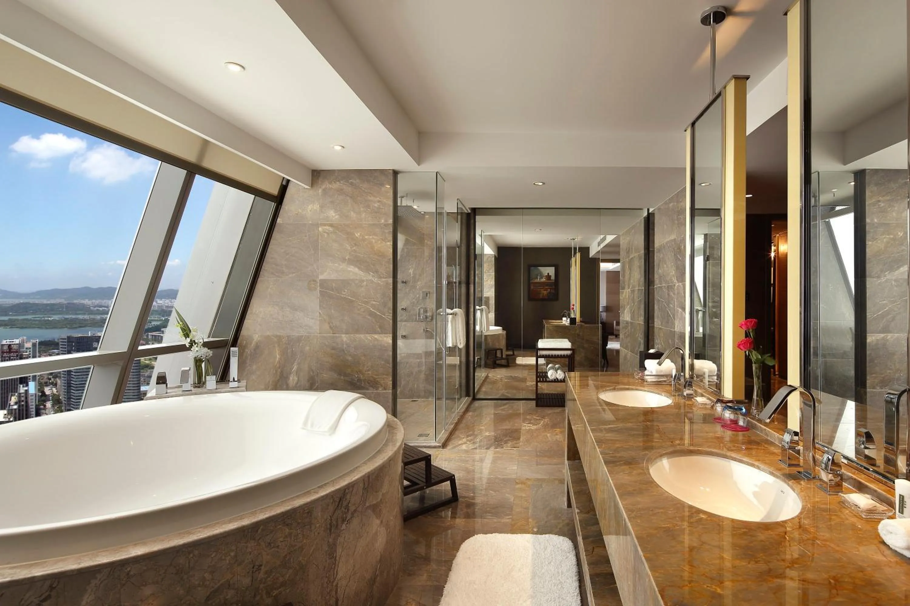 Bedroom in Crowne Plaza Wuxi Taihu by IHG