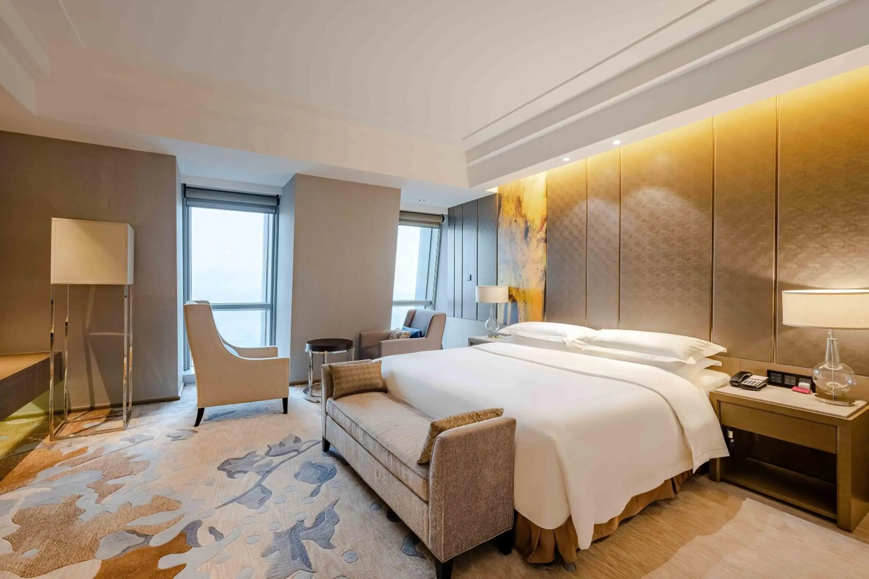 Bed in Crowne Plaza Wuxi Taihu by IHG Bed in Crowne Plaza Wuxi Taihu by IHG