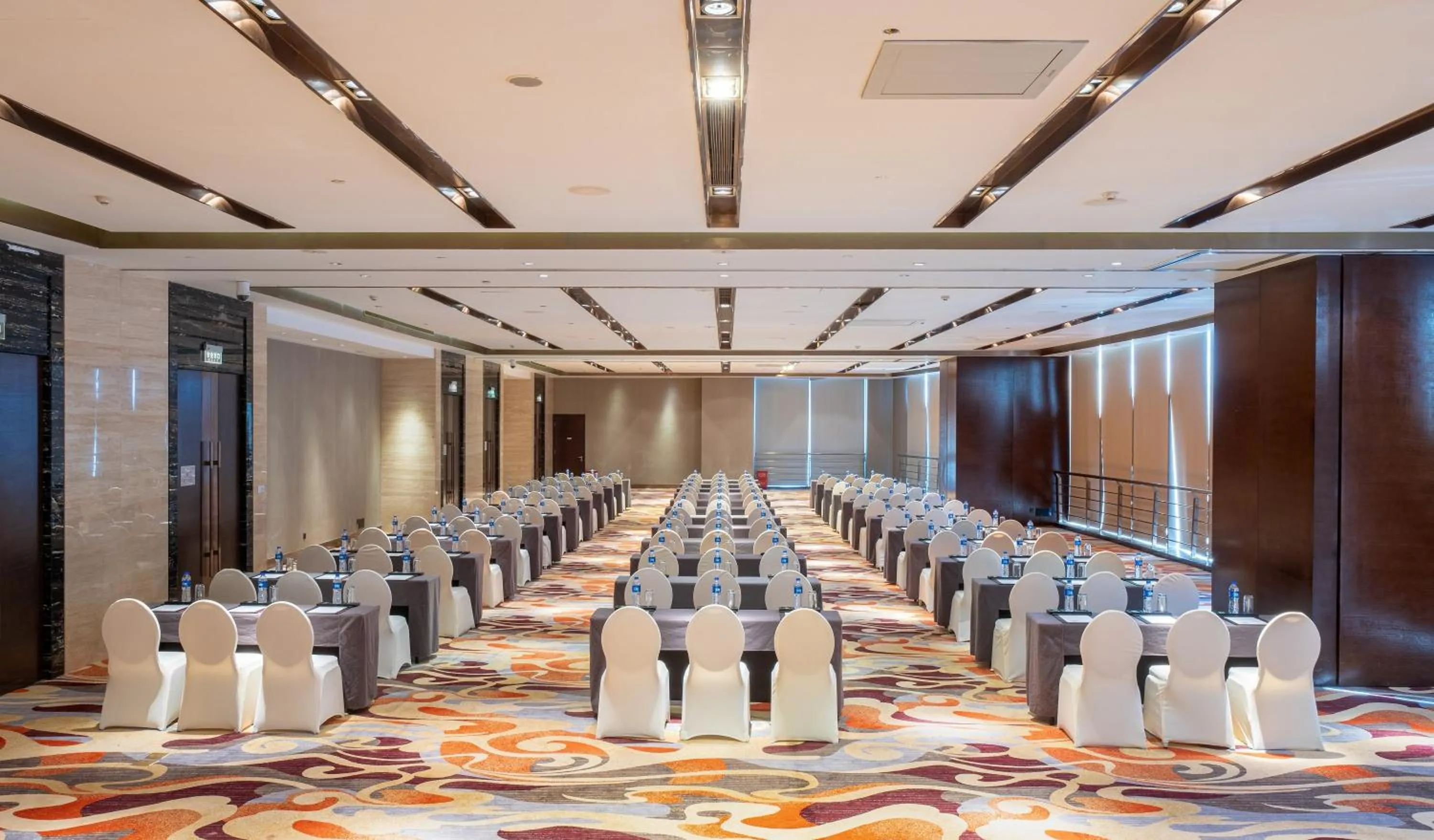 Meeting/conference room in Crowne Plaza Wuxi Taihu by IHG