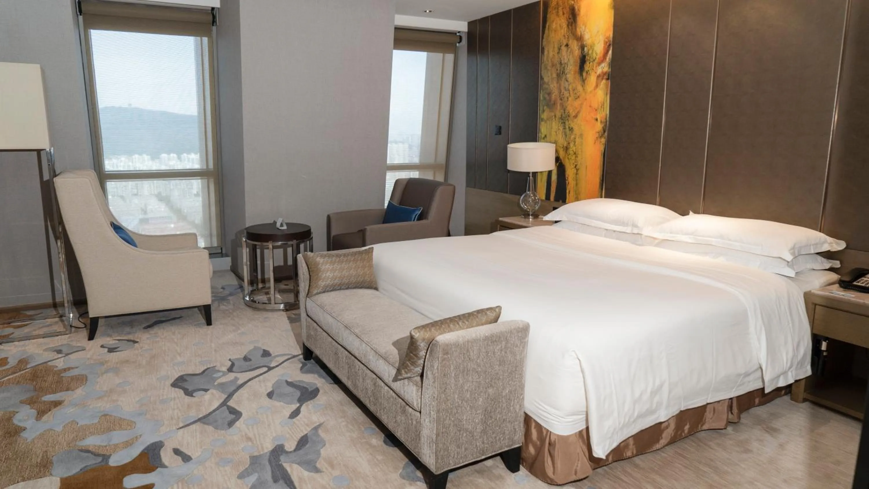 Photo of the whole room, Bed in Crowne Plaza Wuxi Taihu by IHG