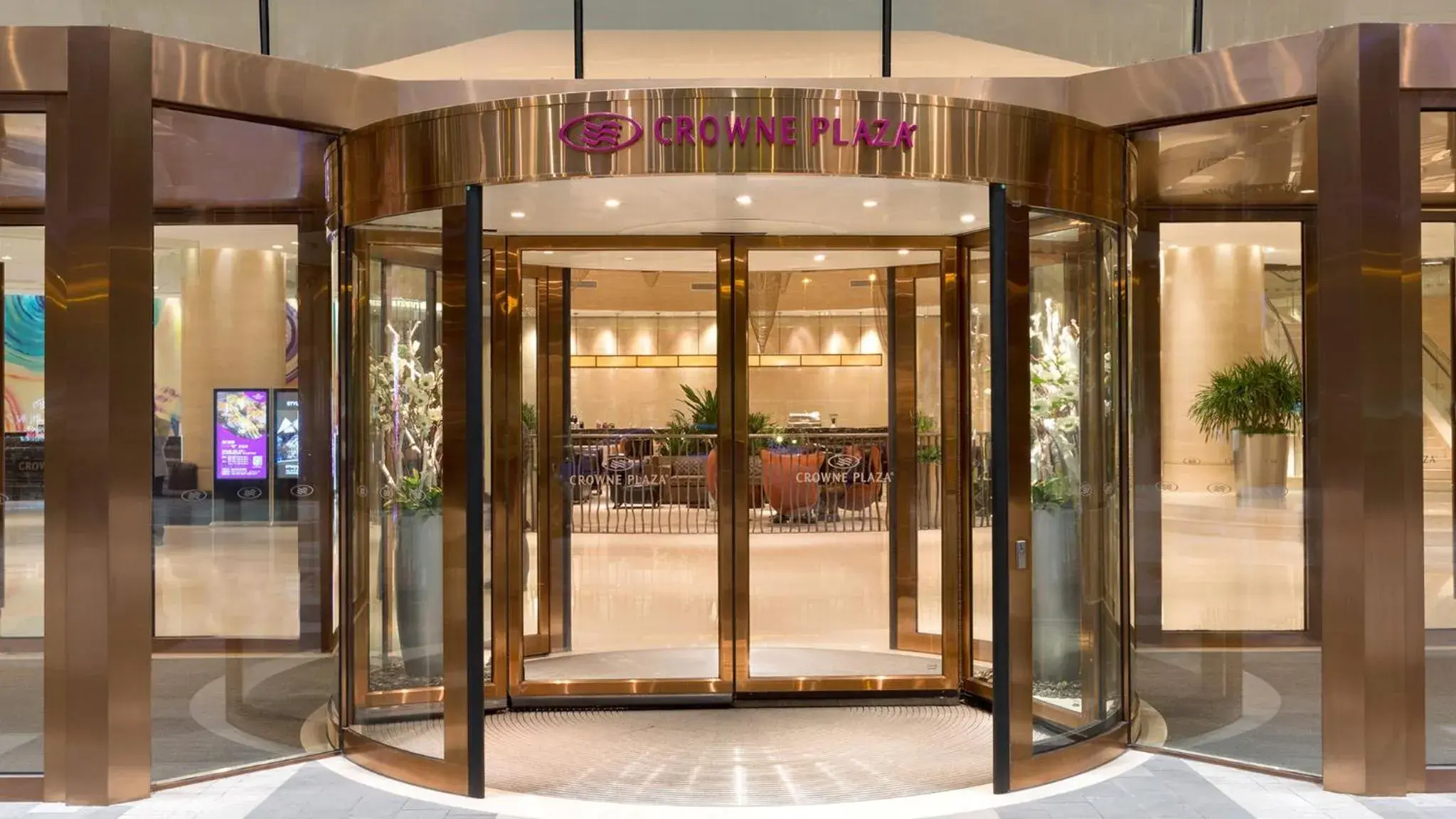 Property building in Crowne Plaza Wuxi Taihu by IHG Property building in Crowne Plaza Wuxi Taihu by IHG