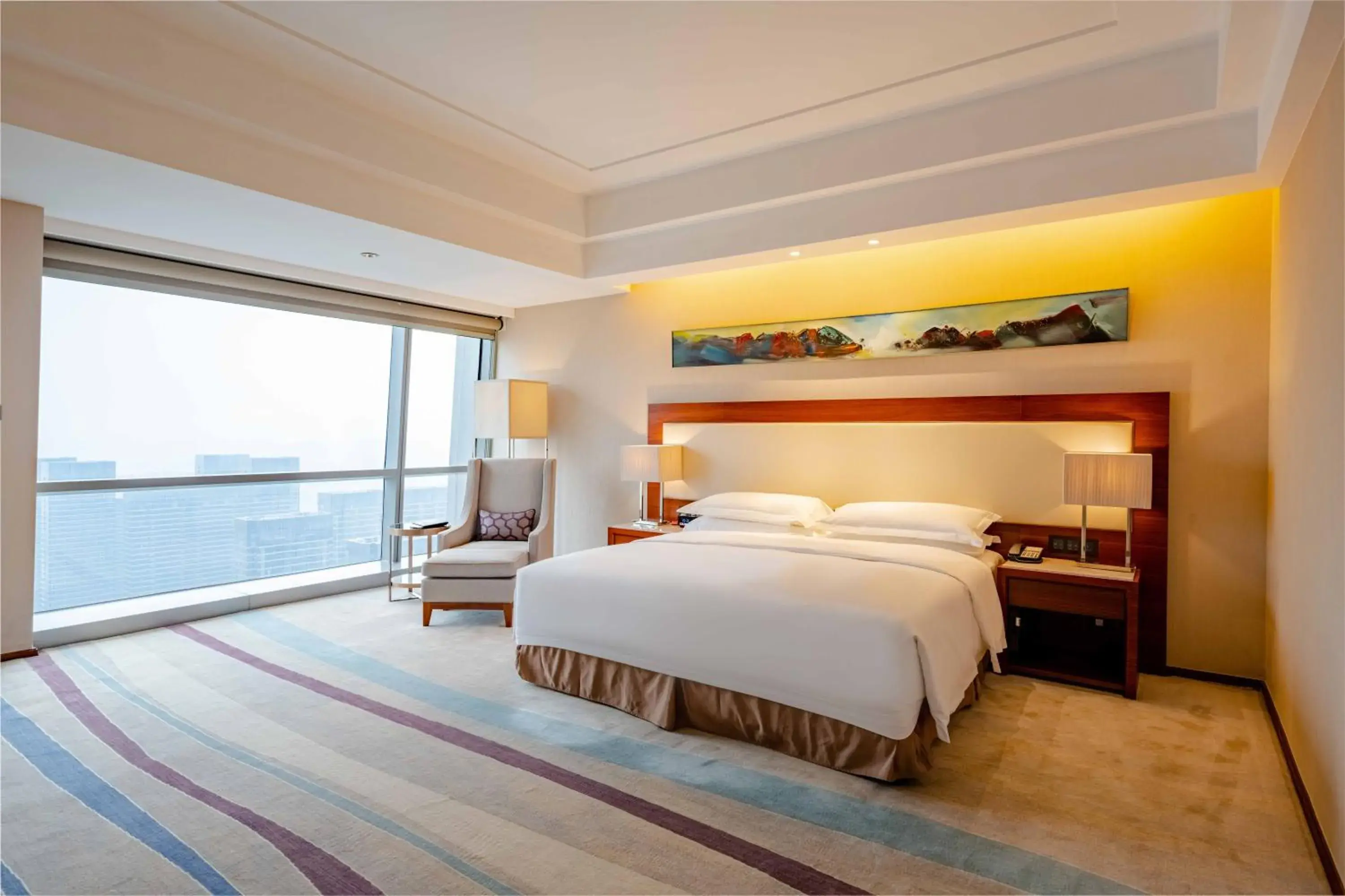 Bed in Crowne Plaza Wuxi Taihu by IHG Bed in Crowne Plaza Wuxi Taihu by IHG