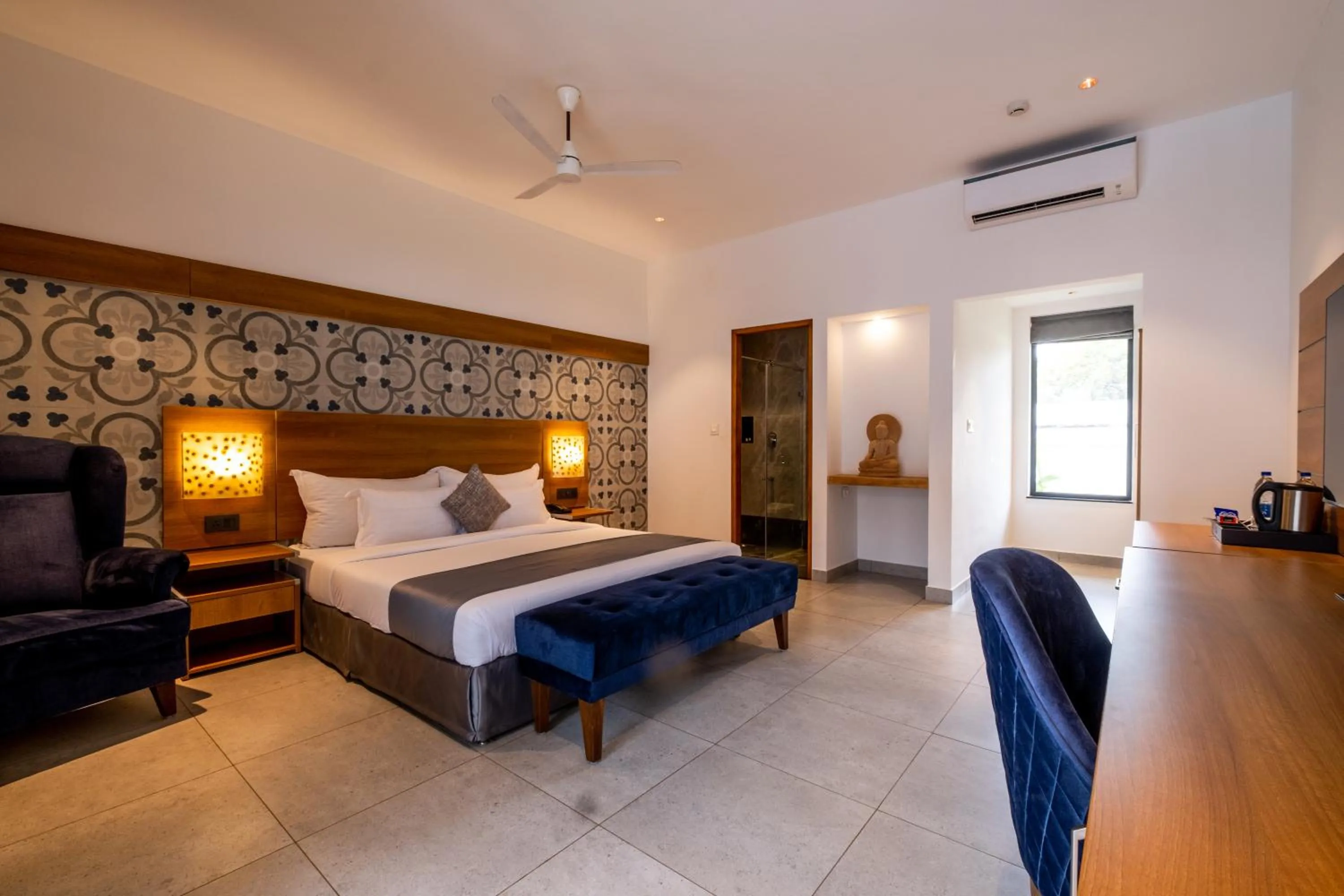 Bedroom, Bed in Chalston Beach Resort