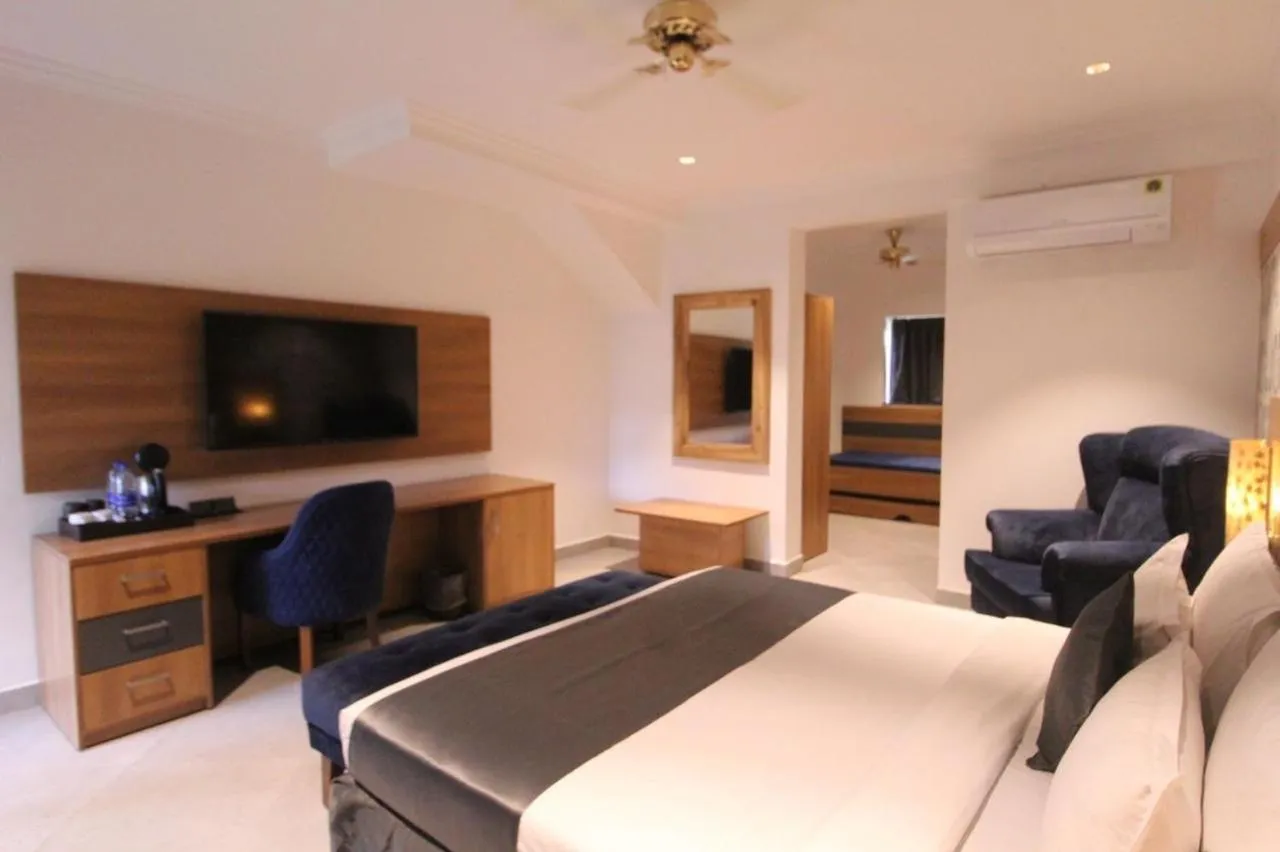 Coffee/tea facilities, Bed in Chalston Beach Resort