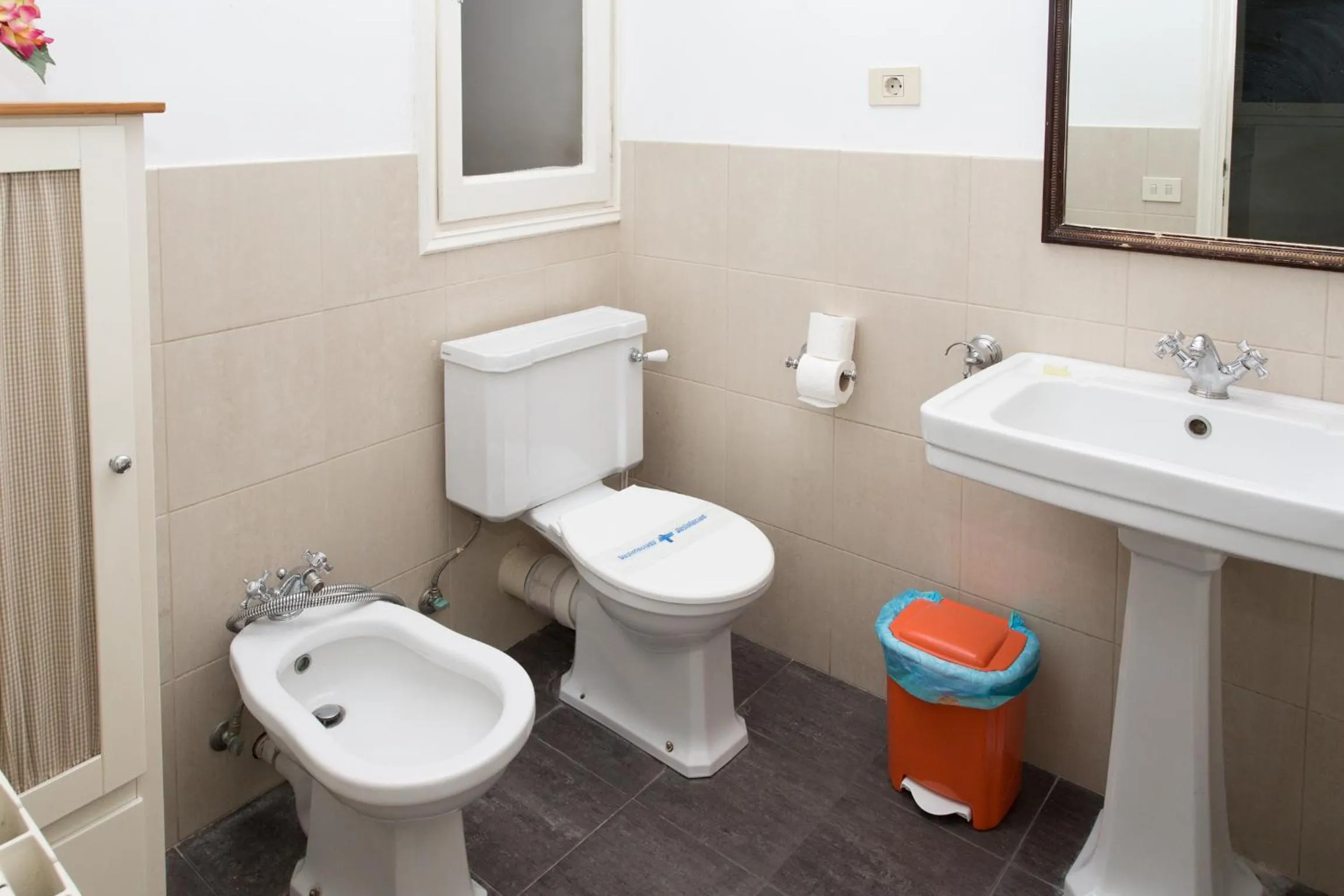 Toilet in Letsgo Camp Nou Apartment
