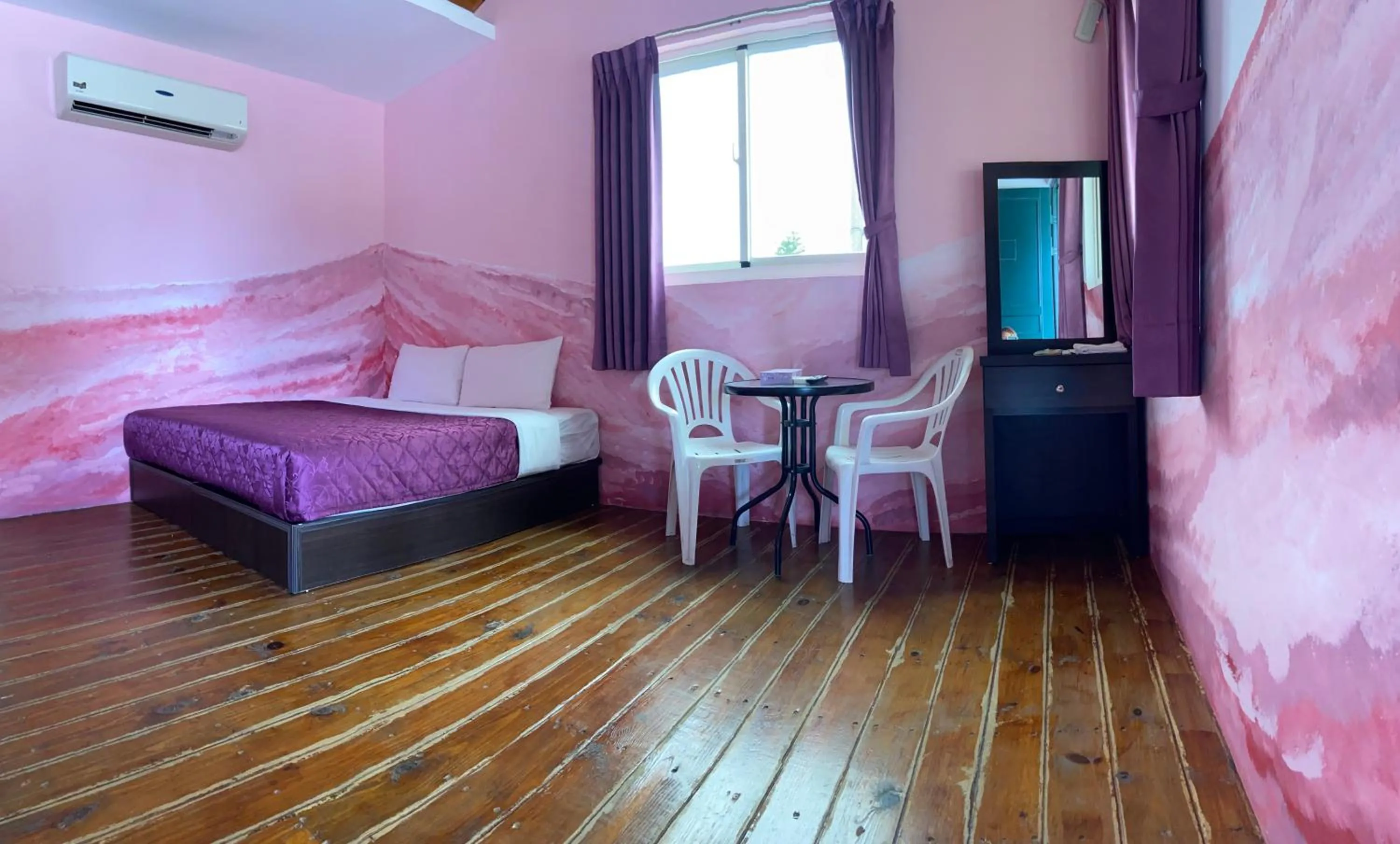 J Lin Hostel