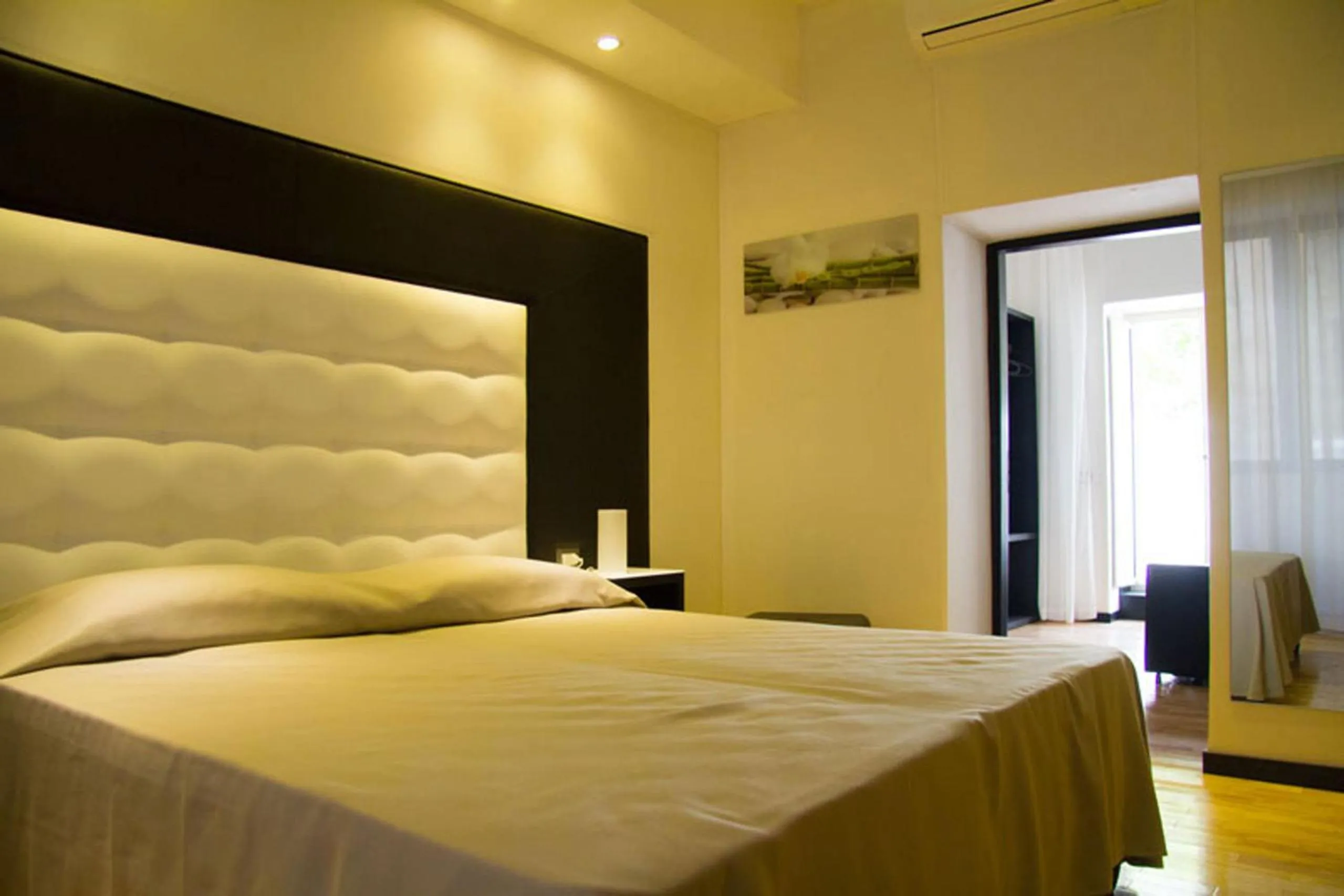 Photo of the whole room, Bed in Il Paradiso di Dante