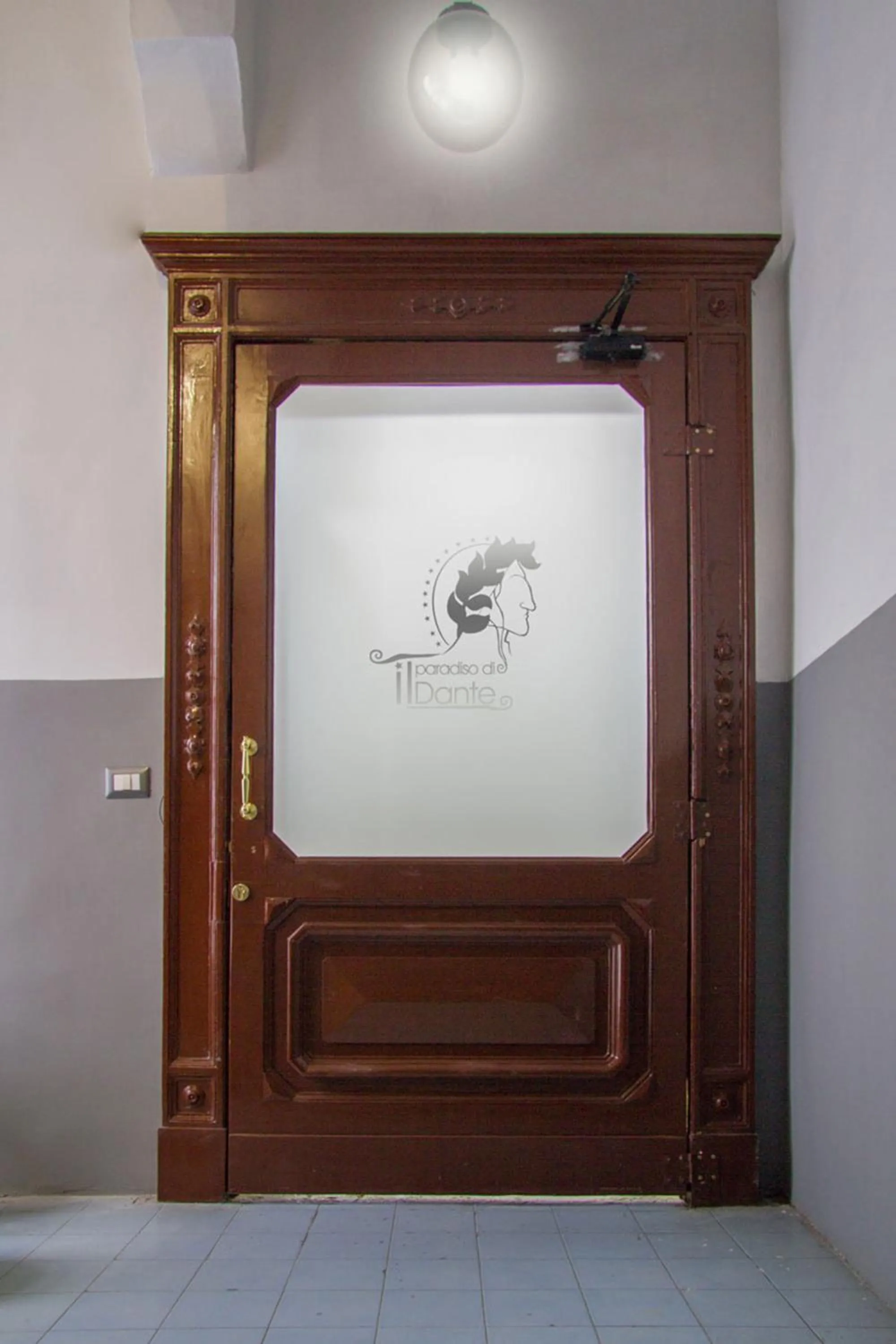 Facade/entrance in Il Paradiso di Dante