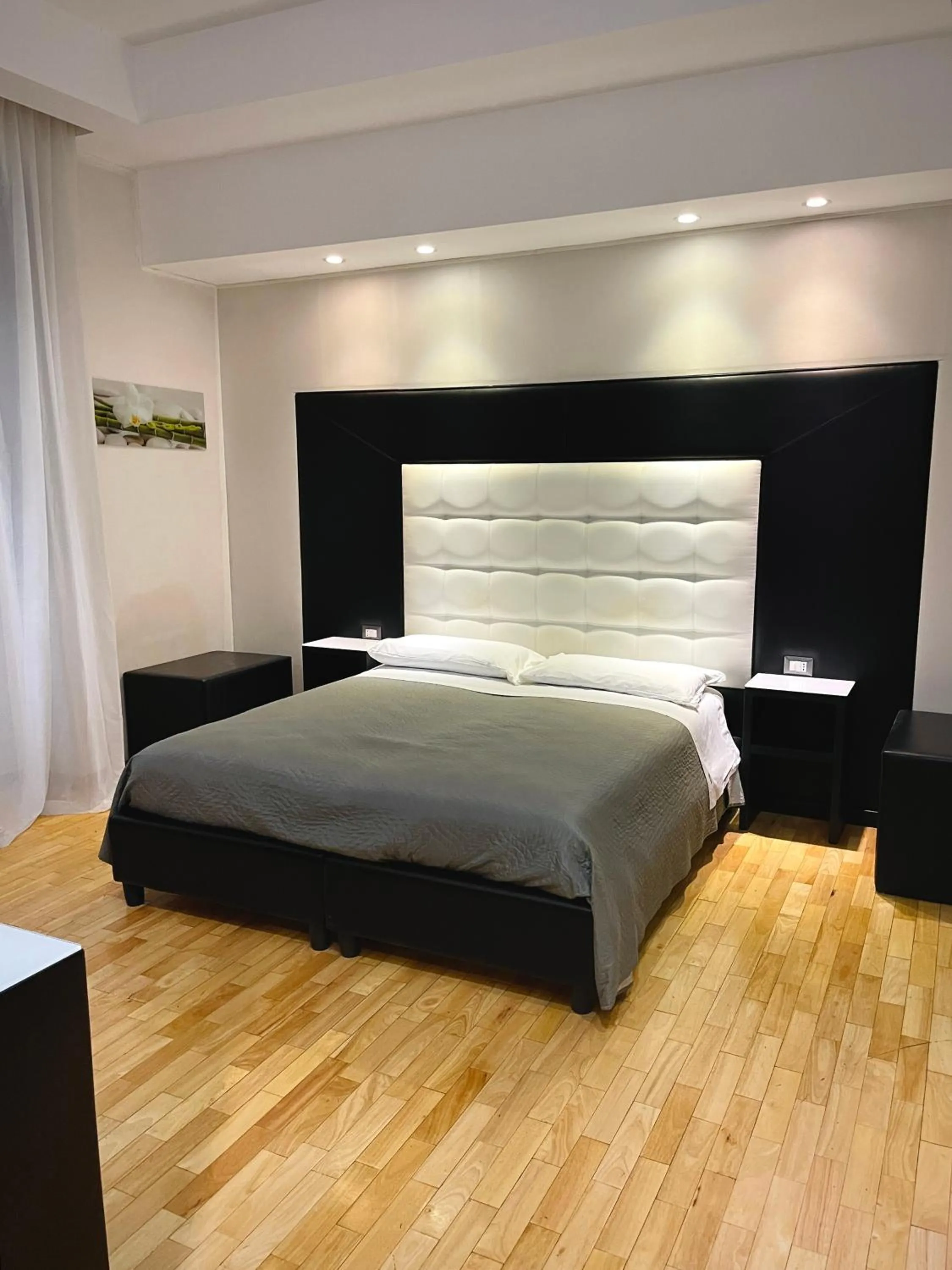 Bedroom, Bed in Il Paradiso di Dante