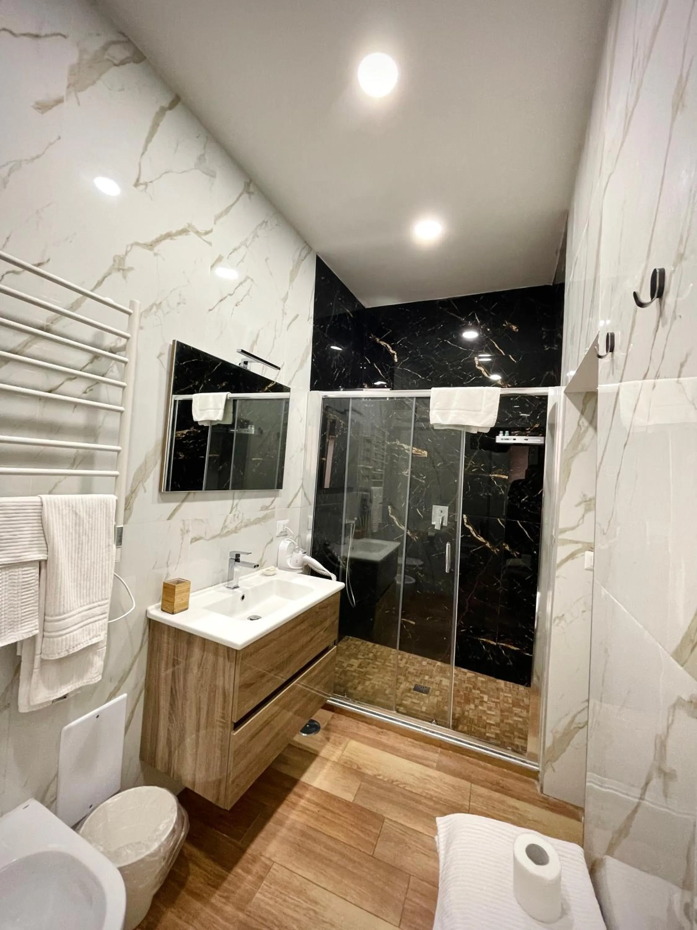 Bathroom in Il Paradiso di Dante