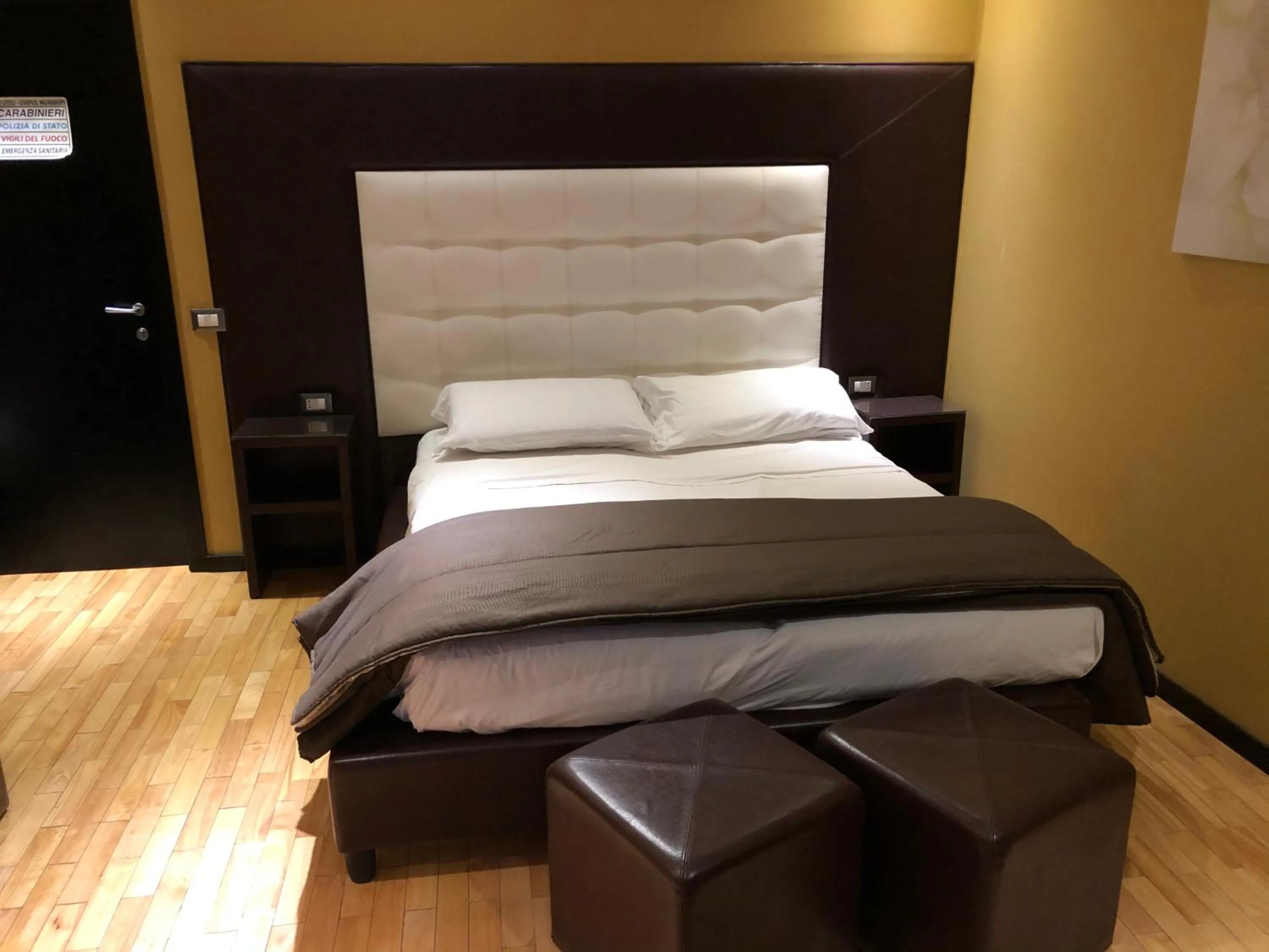 Bedroom, Bed in Il Paradiso di Dante