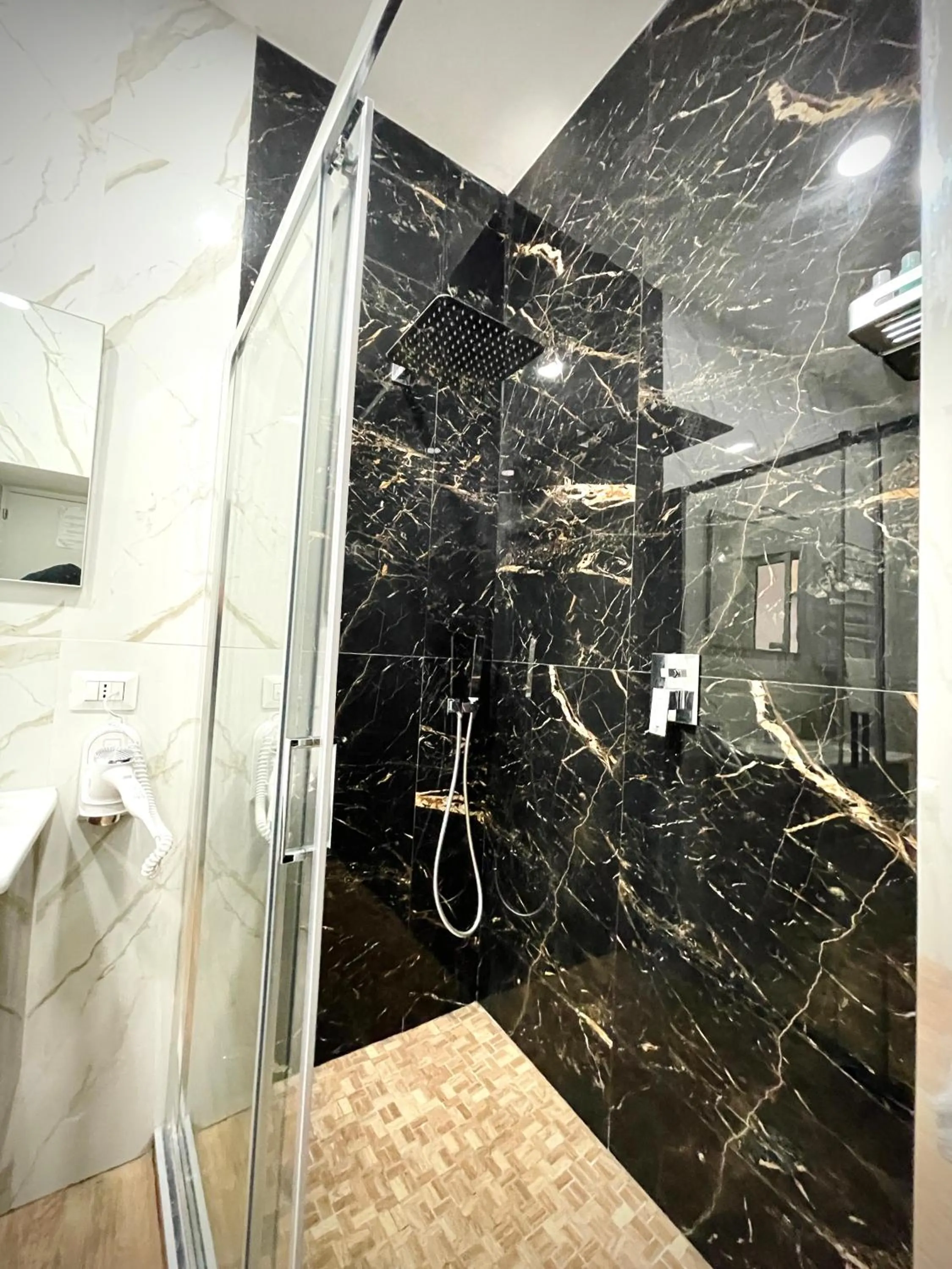 Shower in Il Paradiso di Dante