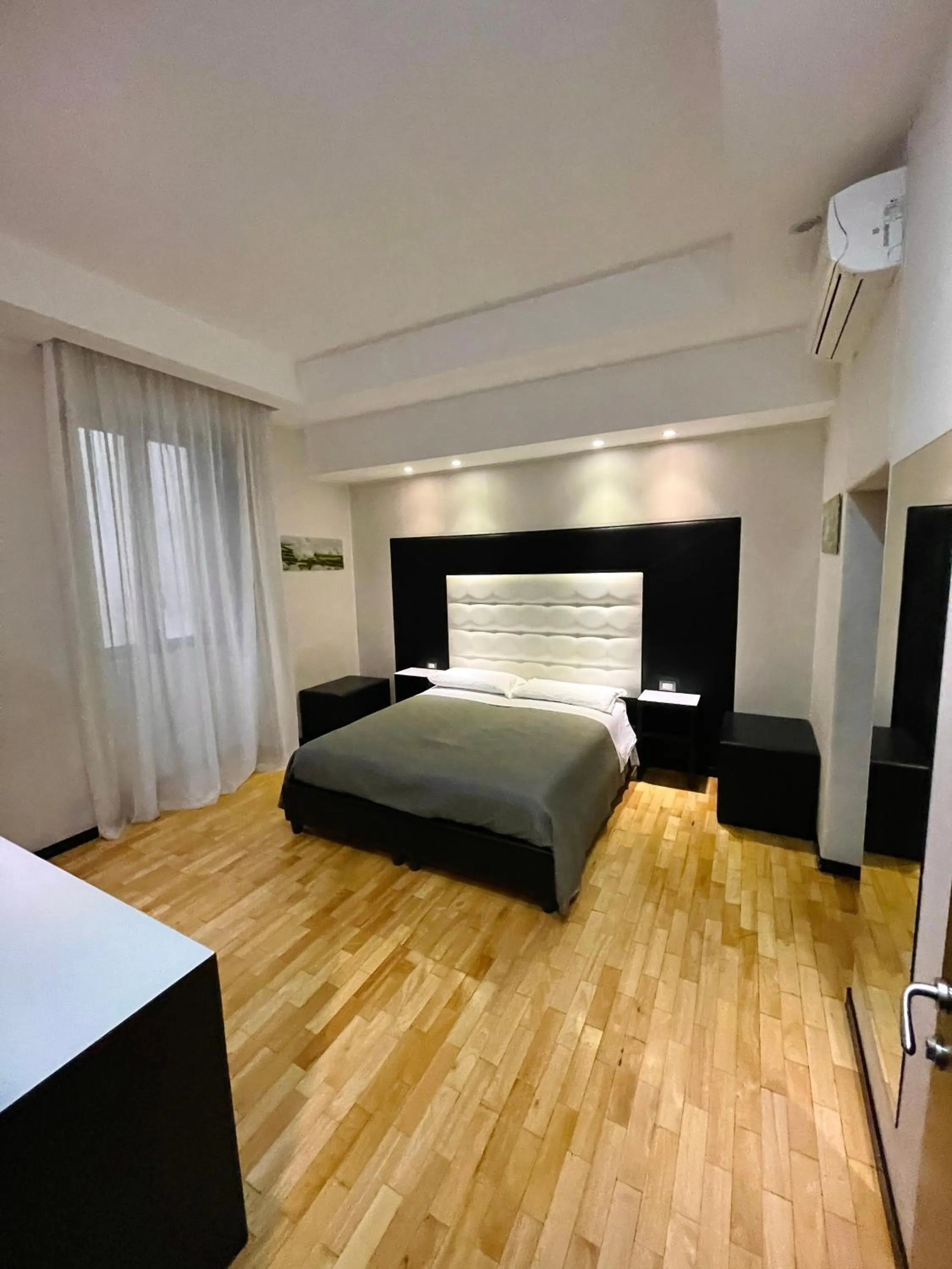 Photo of the whole room, Bed in Il Paradiso di Dante