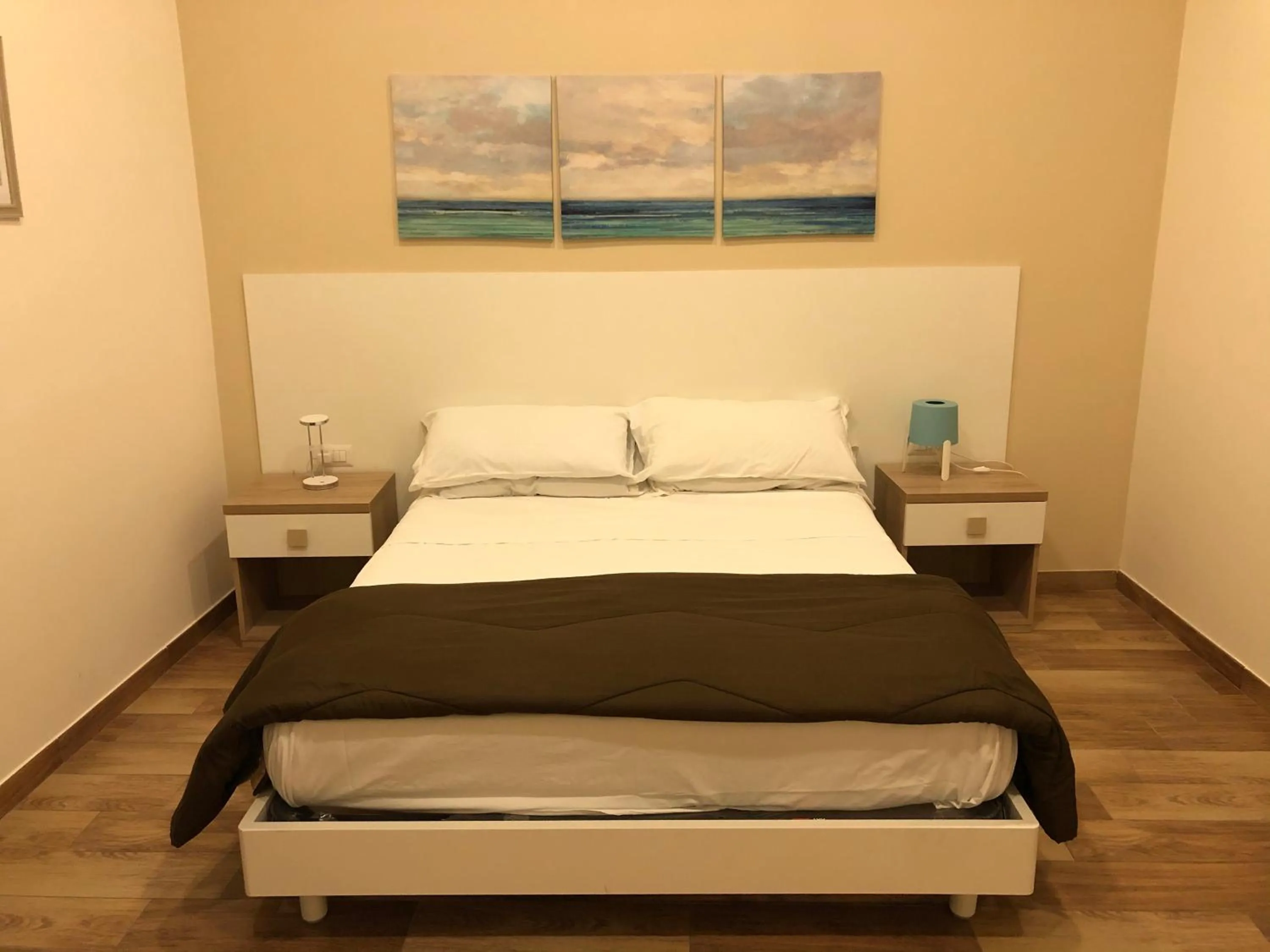 Bedroom, Bed in Il Paradiso di Dante