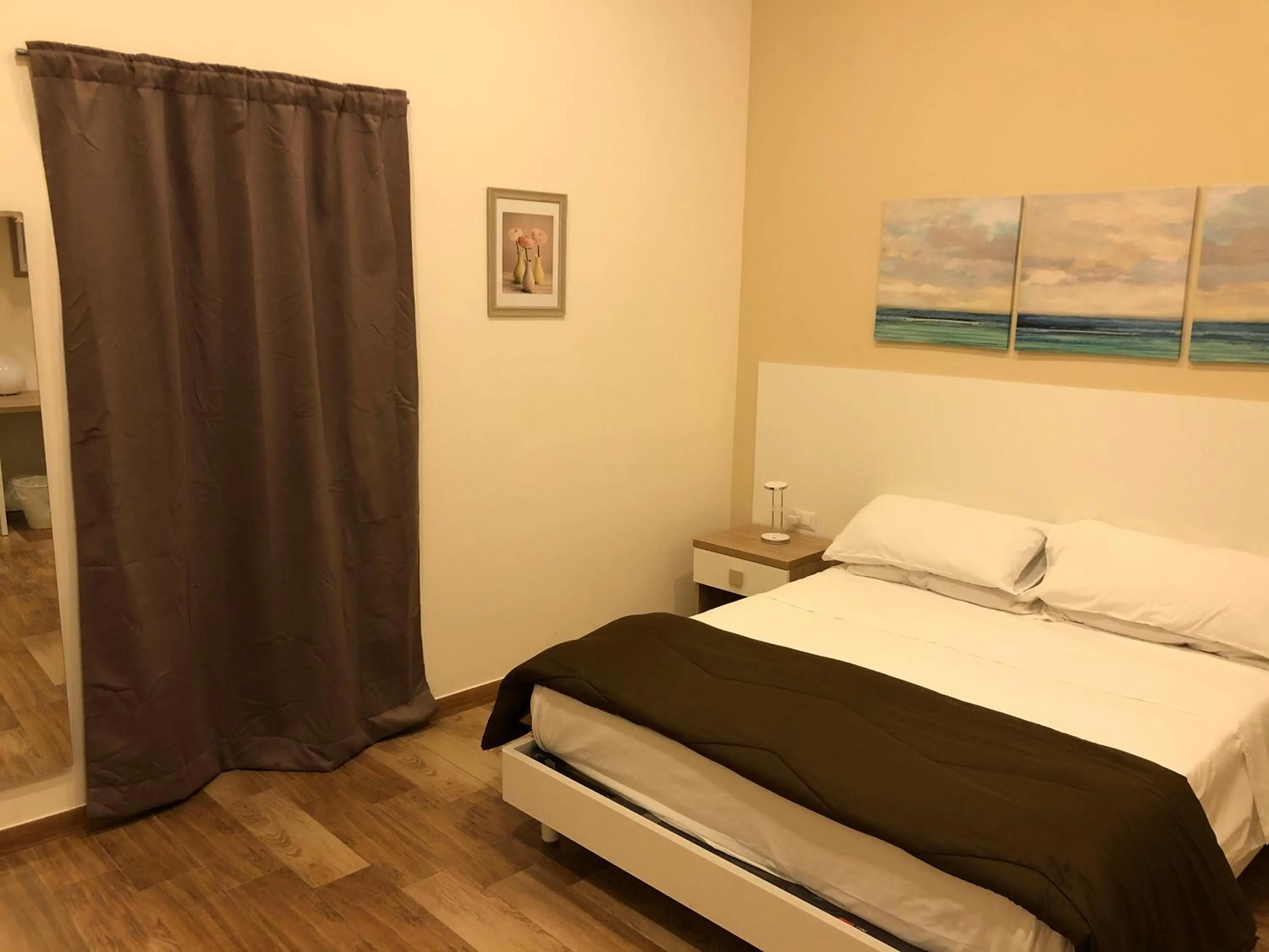 Bedroom, Bed in Il Paradiso di Dante