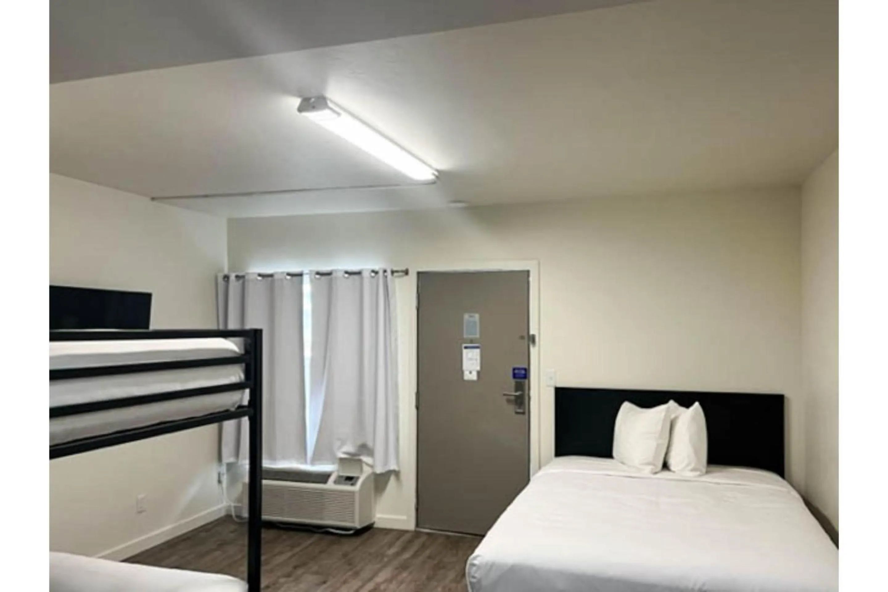 Bedroom, Bed in Pasco WA