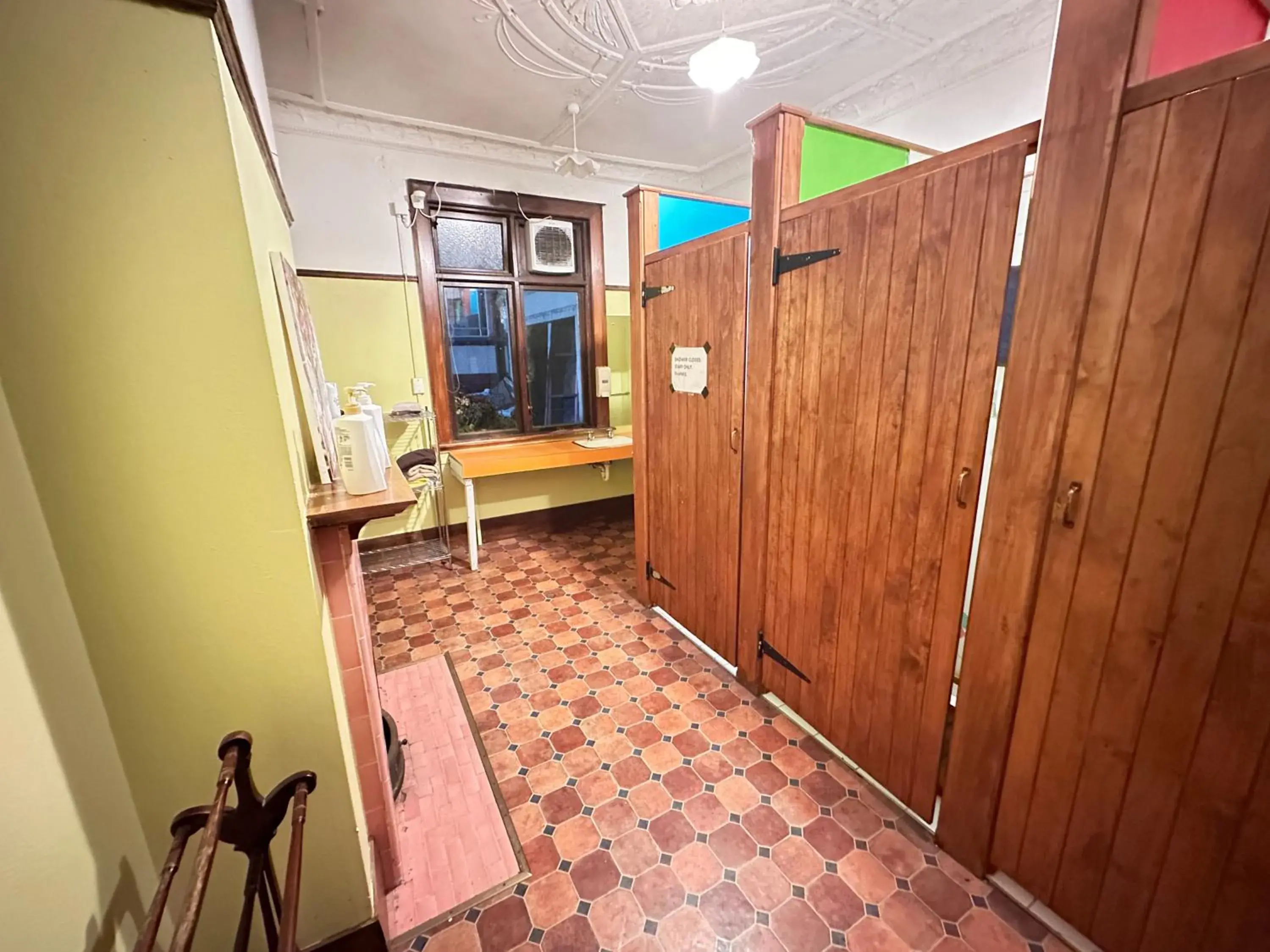 Standard King Room in Manor house backpackers Standard King Room in Manor house backpackers