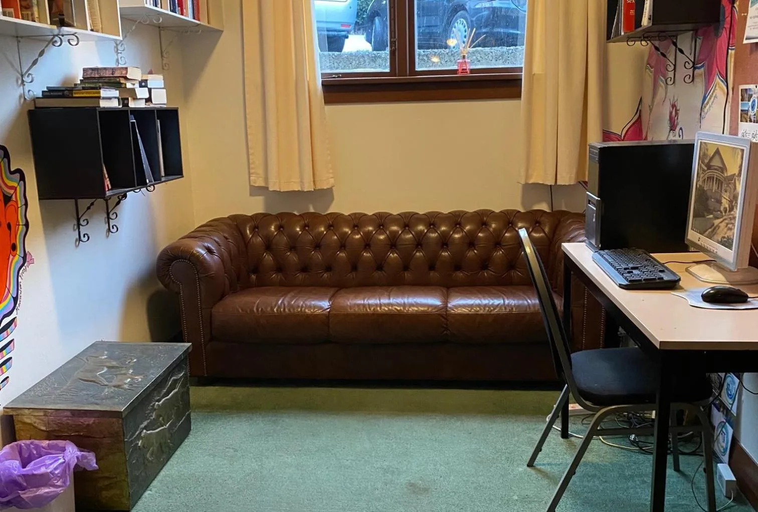 Library, Seating Area in Manor house backpackers