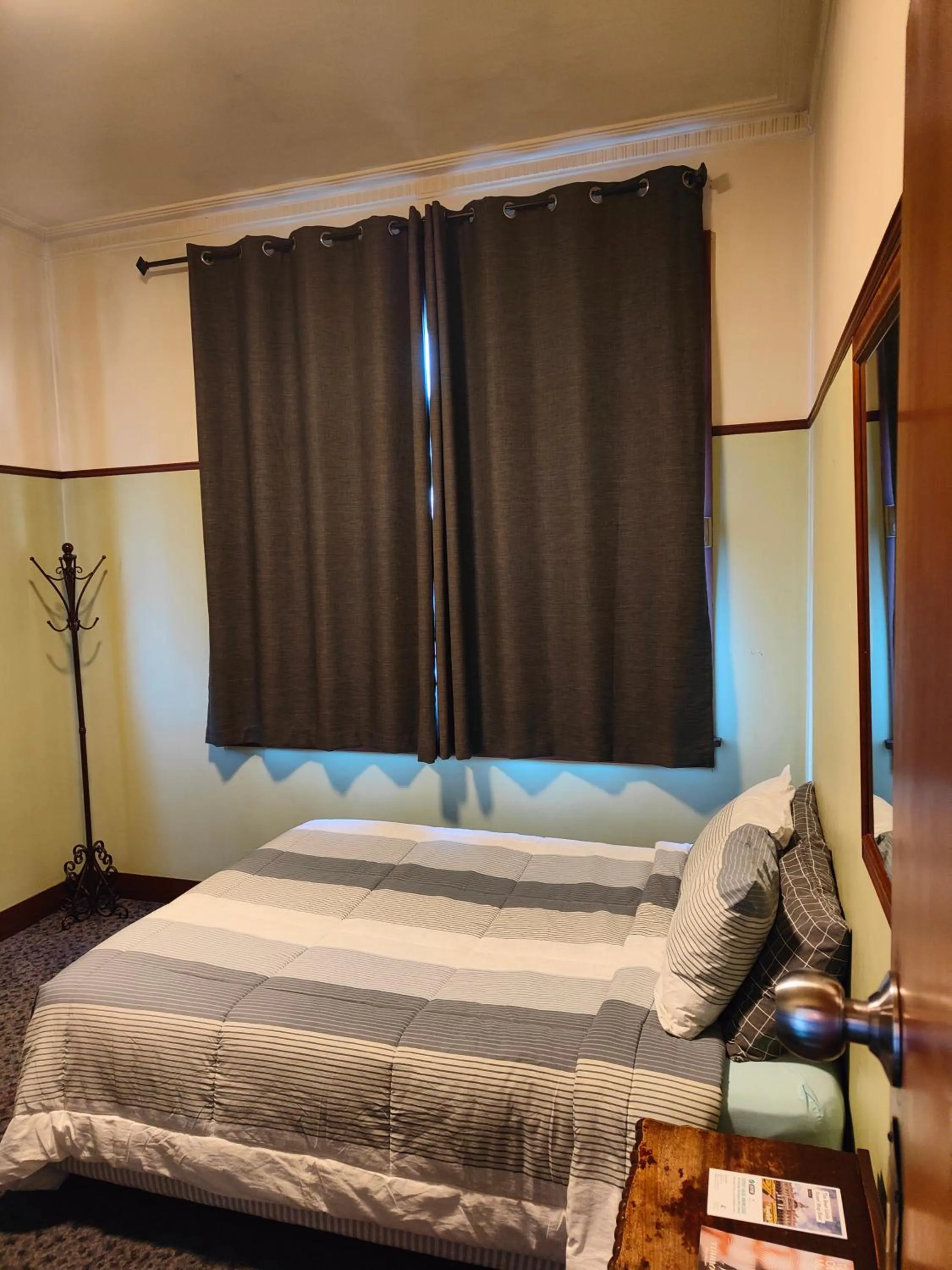 Bedroom, Bed in Manor house backpackers