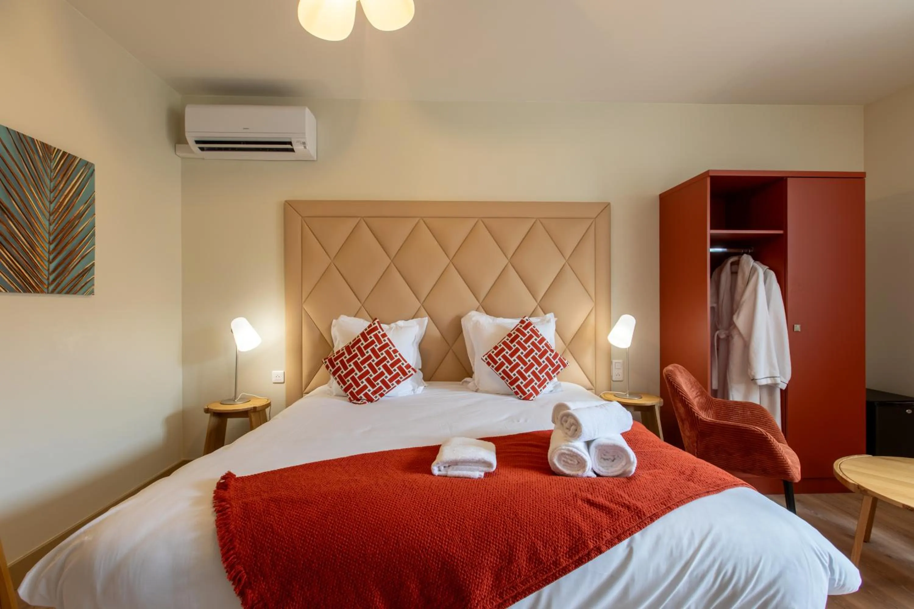 Bed in Domaine de la Courbe Hôtel & Spa