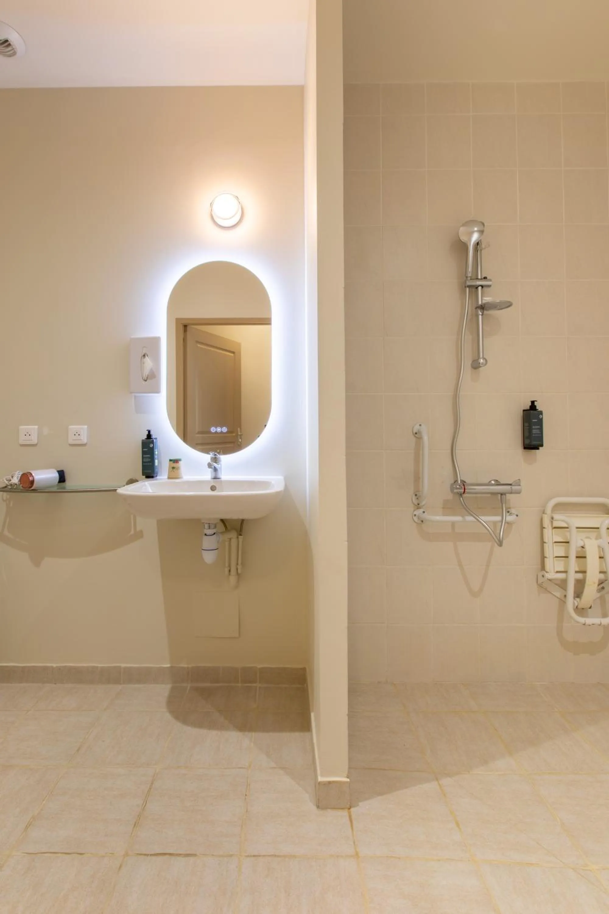 Bathroom in Domaine de la Courbe Hôtel & Spa