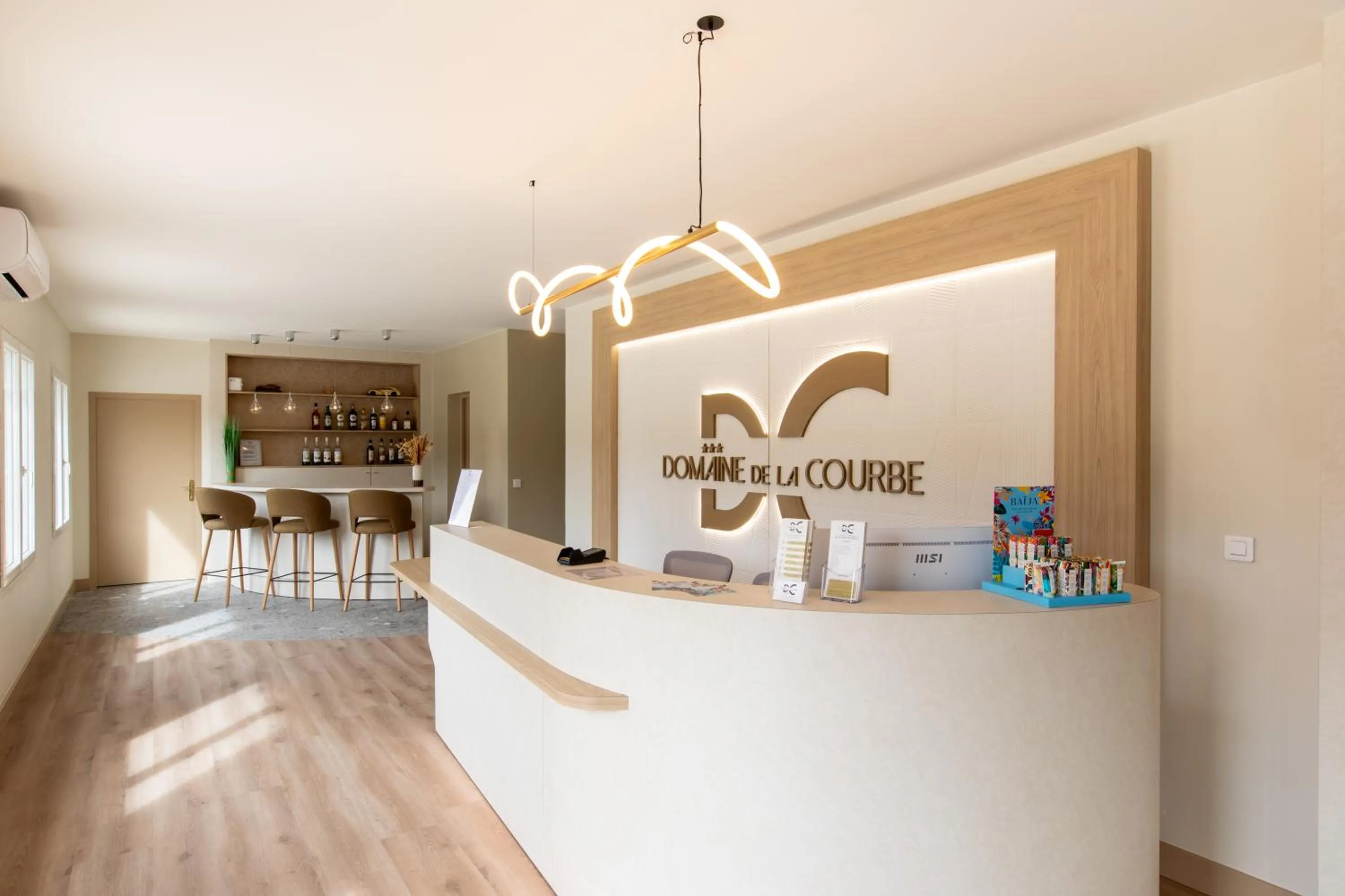 Lobby or reception in Domaine de la Courbe Hôtel & Spa