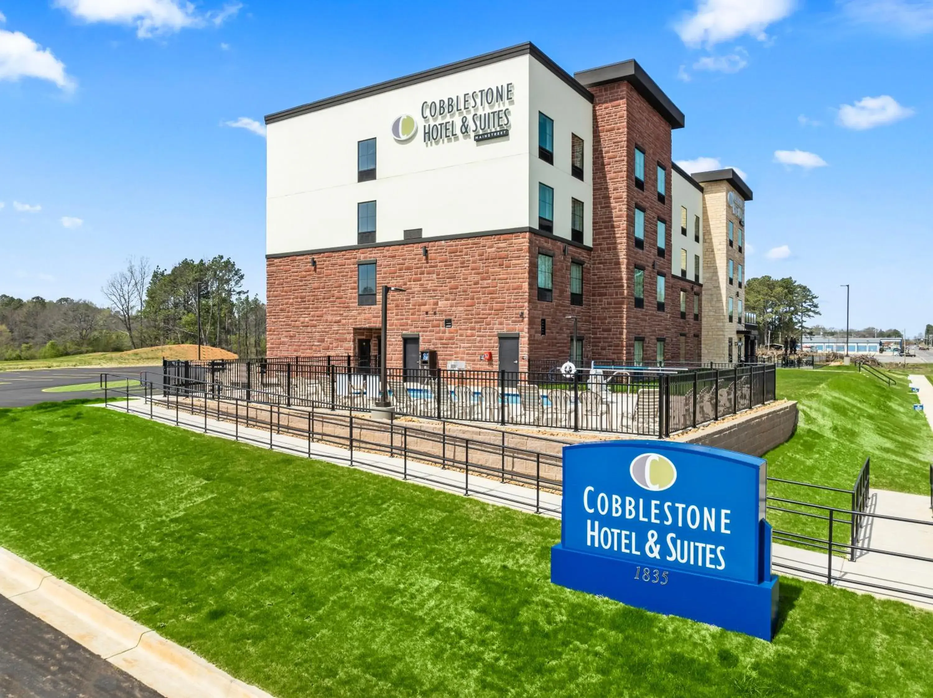 Property building in Cobblestone Hotel & Suites - Cullman Property building in Cobblestone Hotel & Suites - Cullman