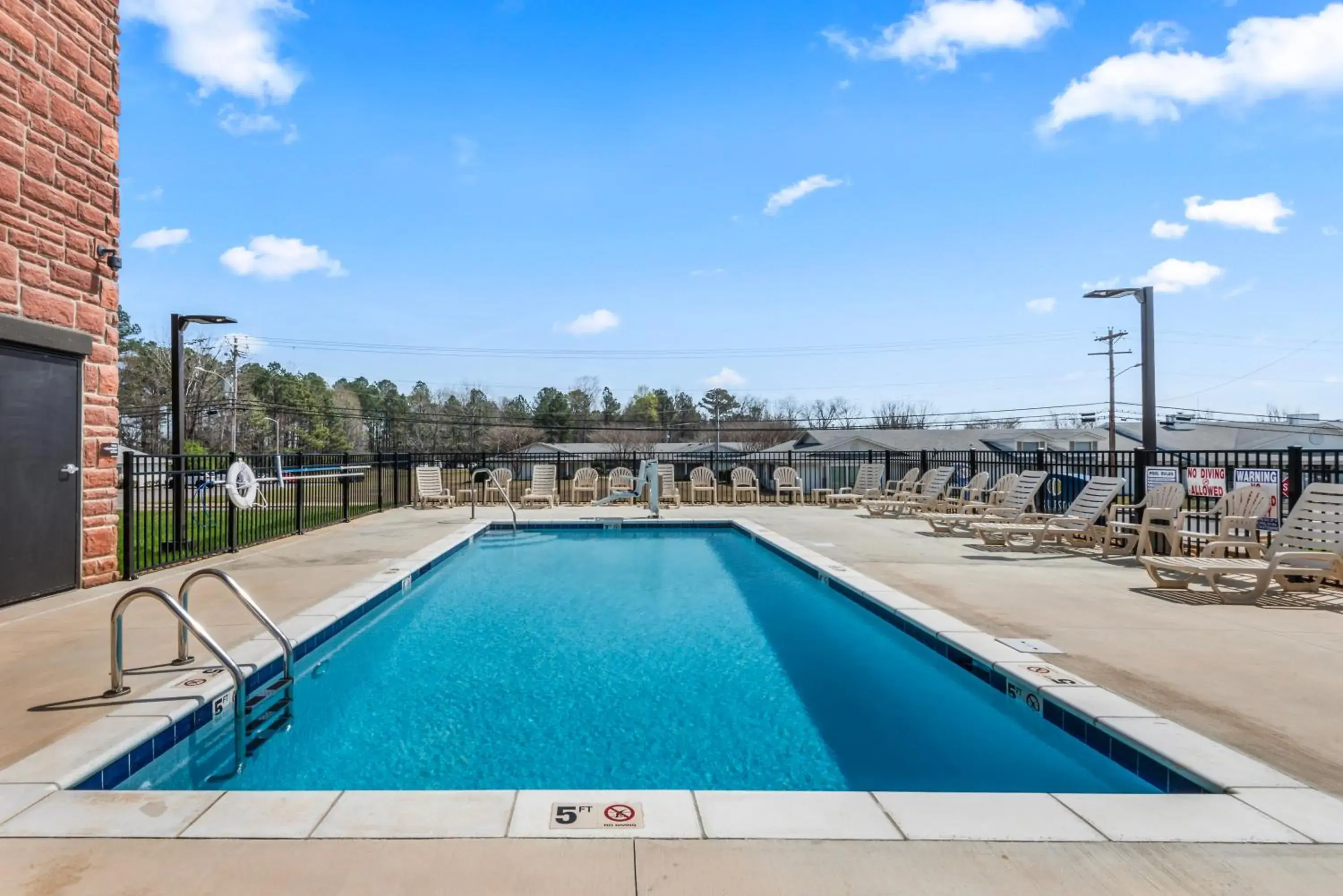 Swimming pool in Cobblestone Hotel & Suites - Cullman Swimming pool in Cobblestone Hotel & Suites - Cullman