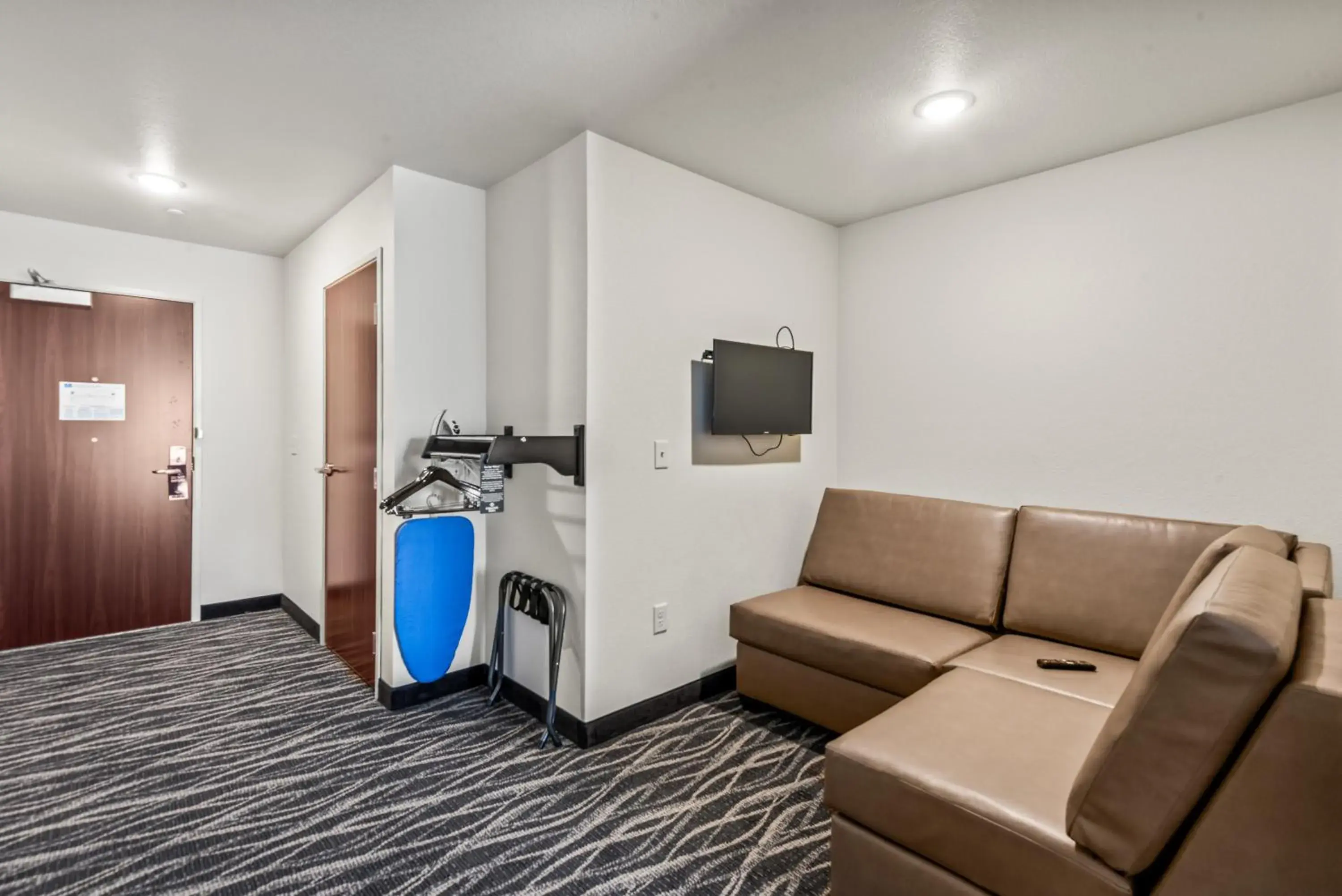 Bedroom in Cobblestone Hotel & Suites - Cullman Bedroom in Cobblestone Hotel & Suites - Cullman