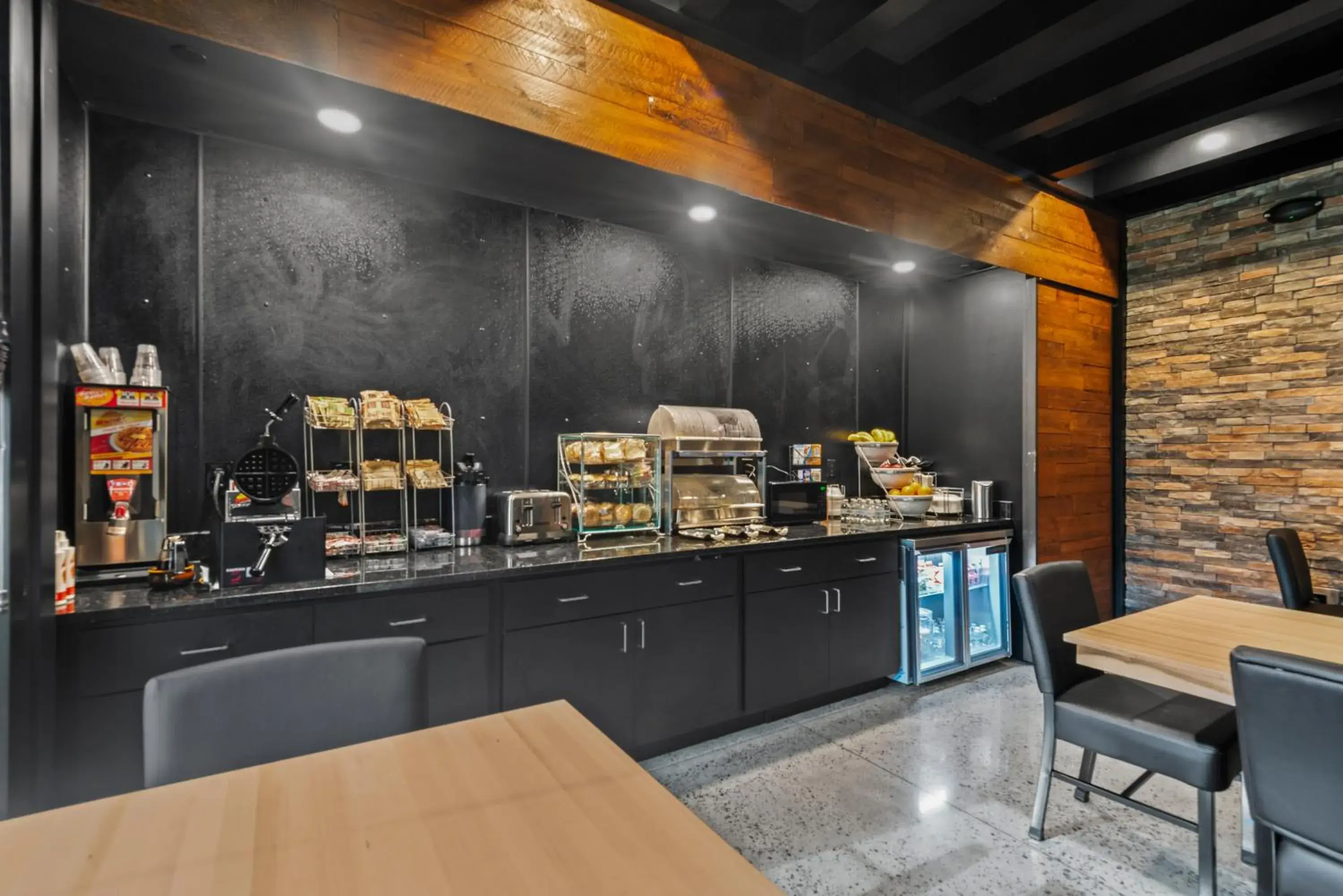 Breakfast in Cobblestone Hotel & Suites - Cullman Breakfast in Cobblestone Hotel & Suites - Cullman