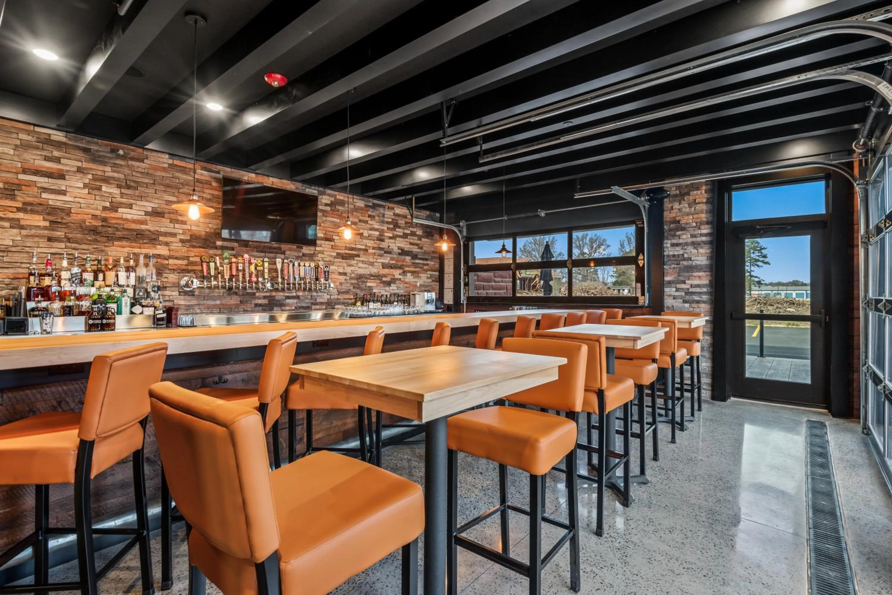 Lounge or bar in Cobblestone Hotel & Suites - Cullman