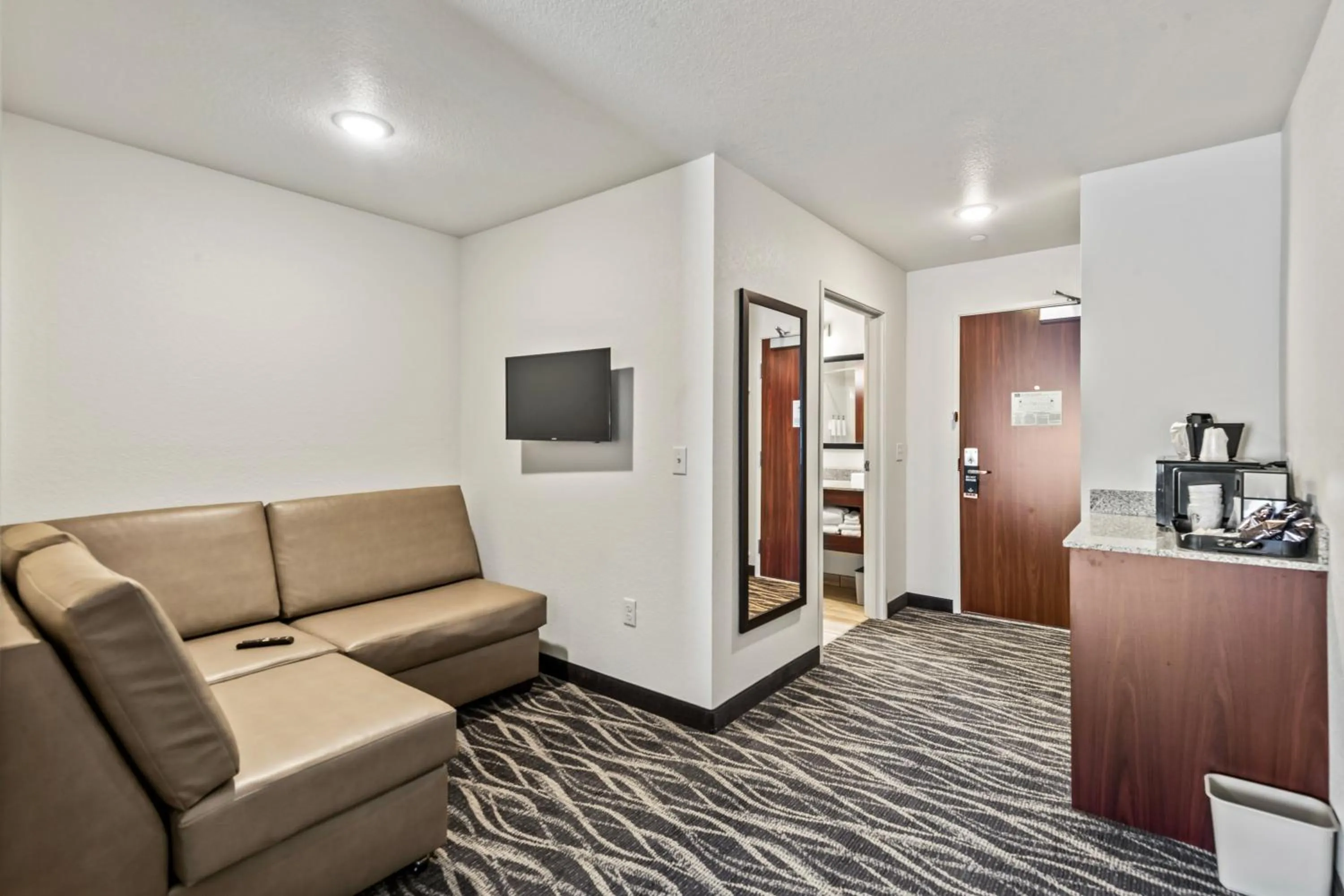 Bedroom in Cobblestone Hotel & Suites - Cullman