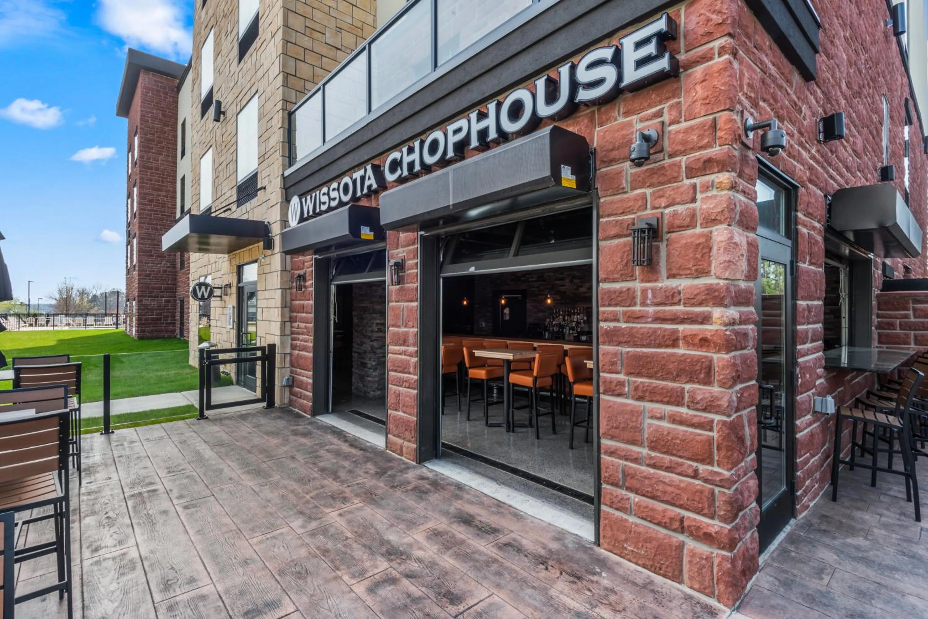 Patio in Cobblestone Hotel & Suites - Cullman