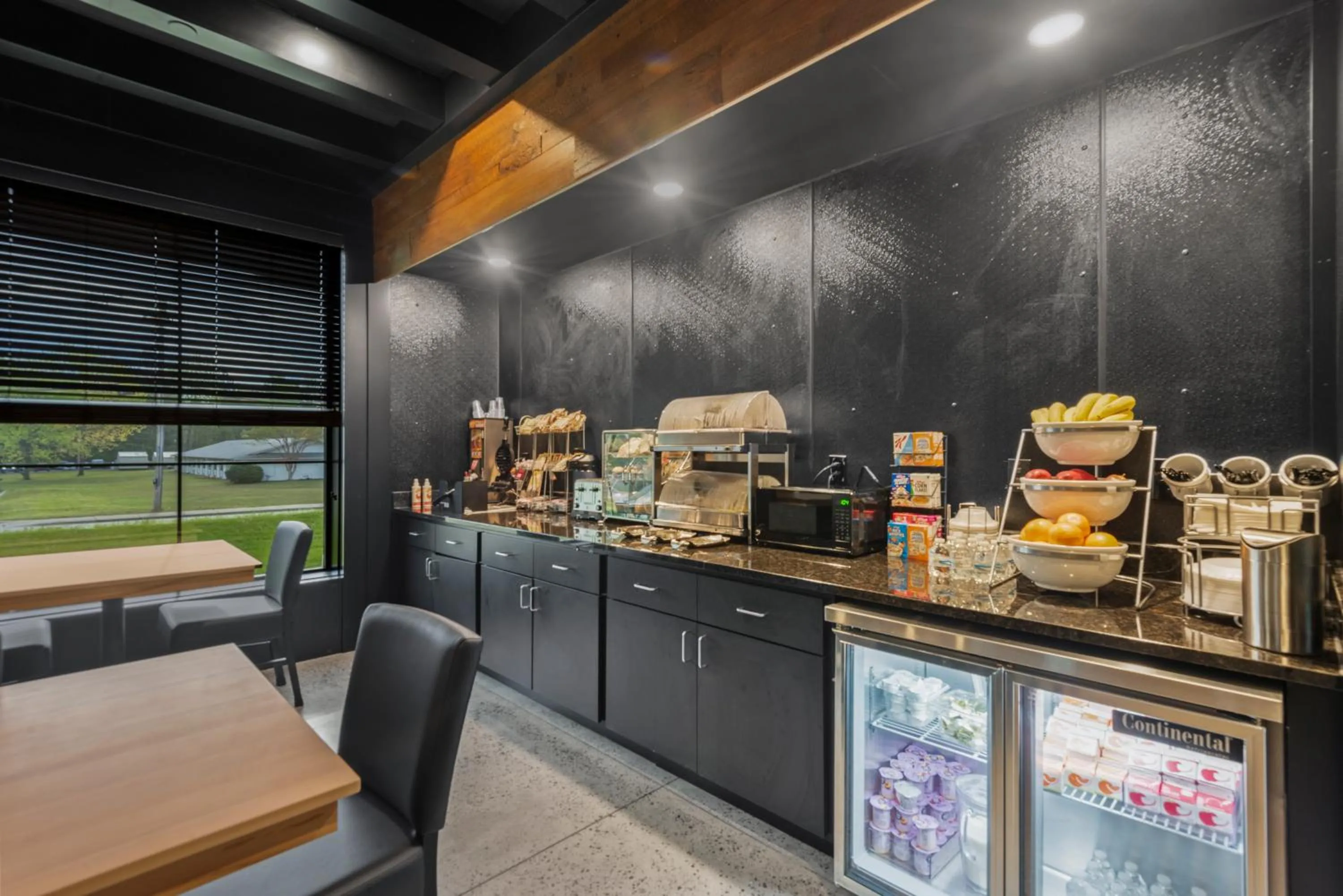 Breakfast in Cobblestone Hotel & Suites - Cullman