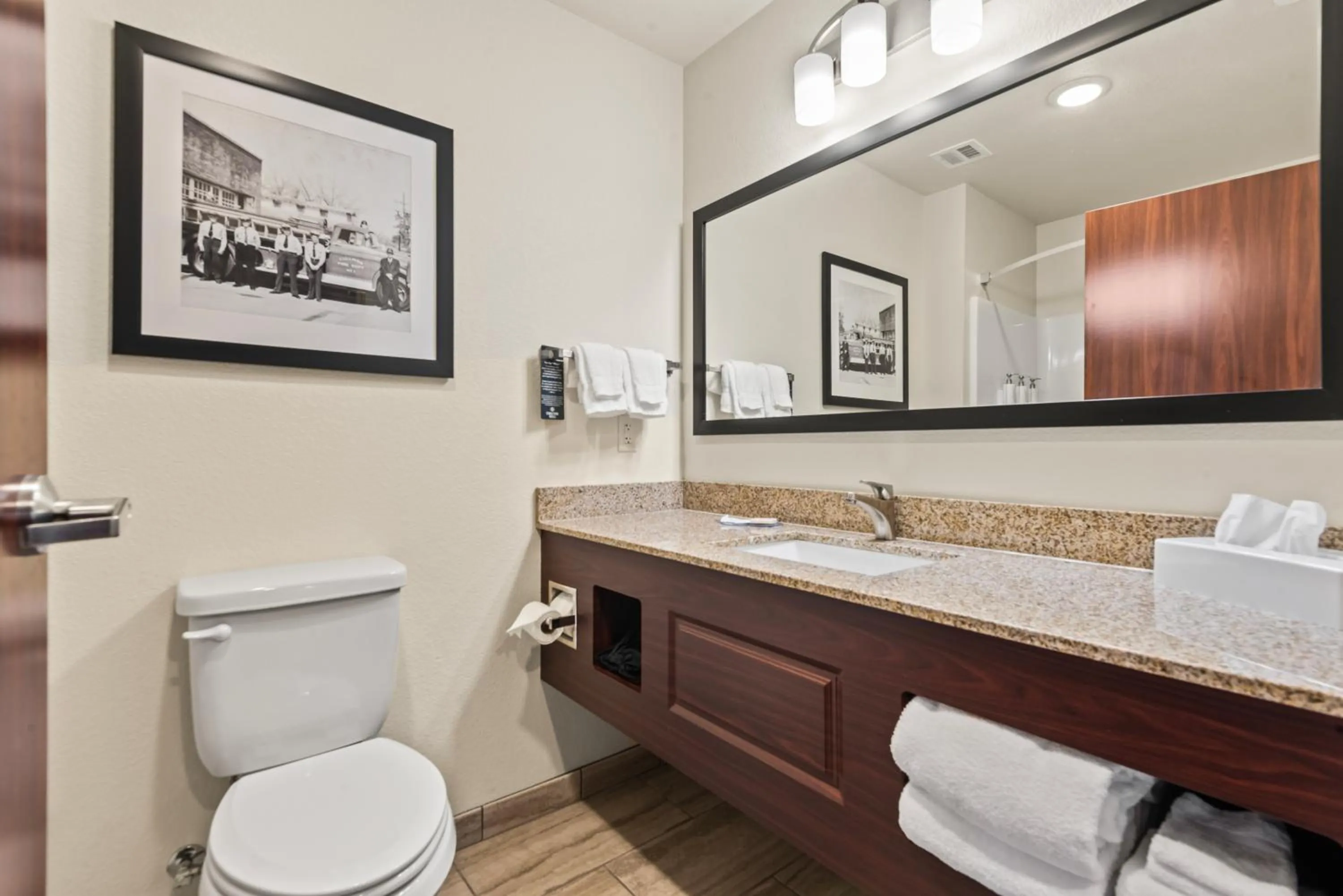 Bathroom in Cobblestone Hotel & Suites - Cullman