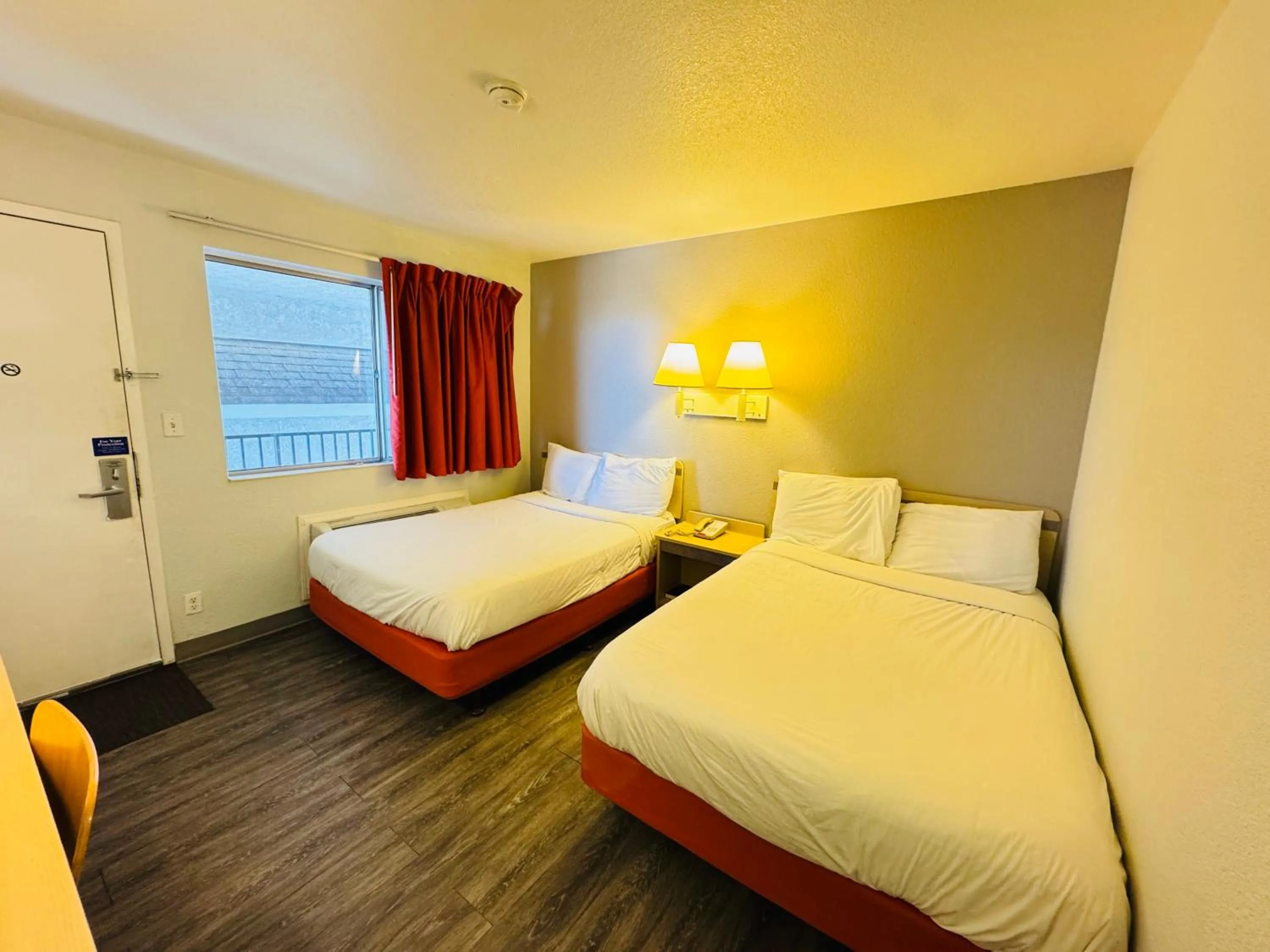 Bedroom, Bed in Studio 6 Casper WY