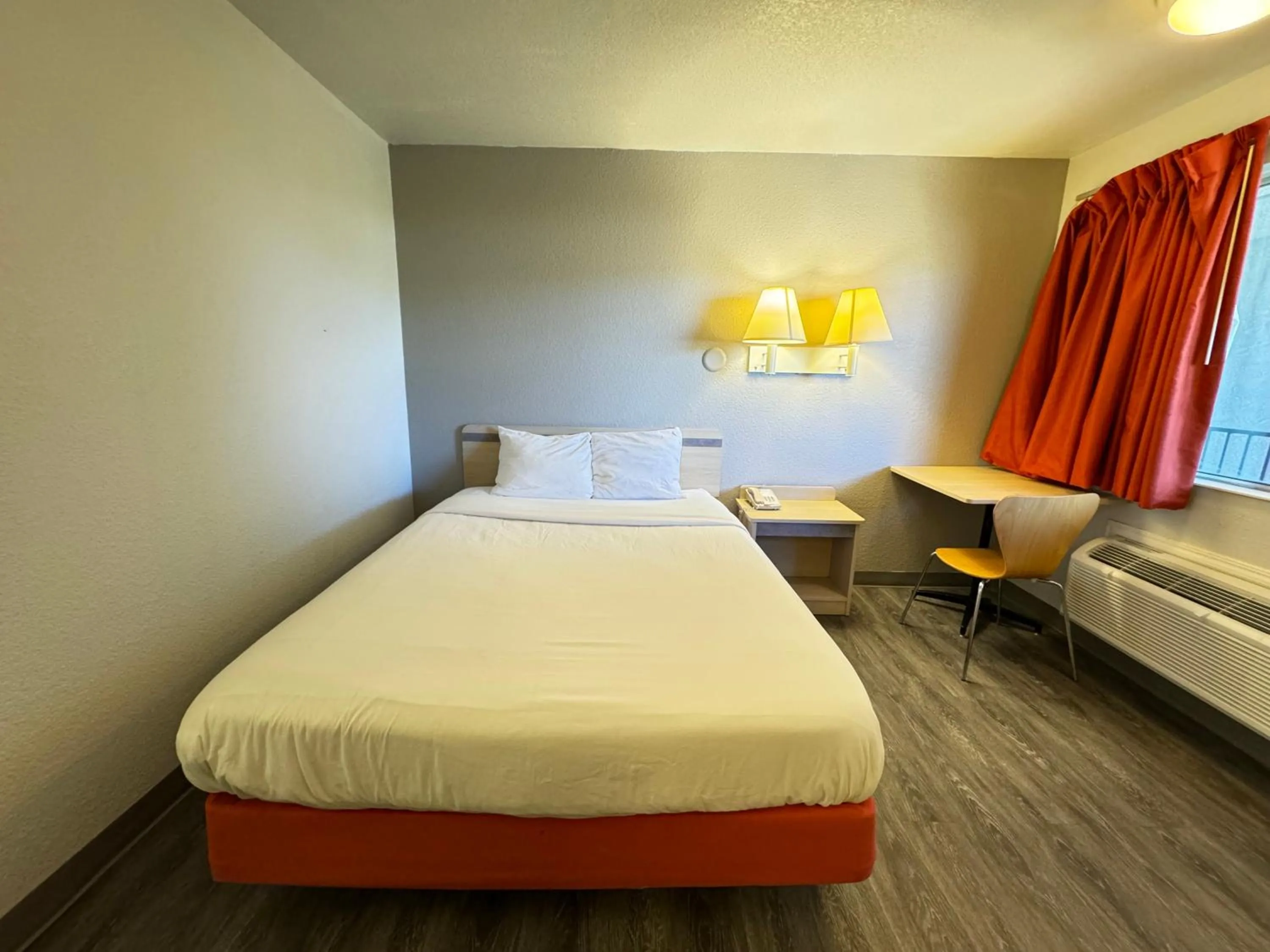 Bedroom, Bed in Studio 6 Casper WY