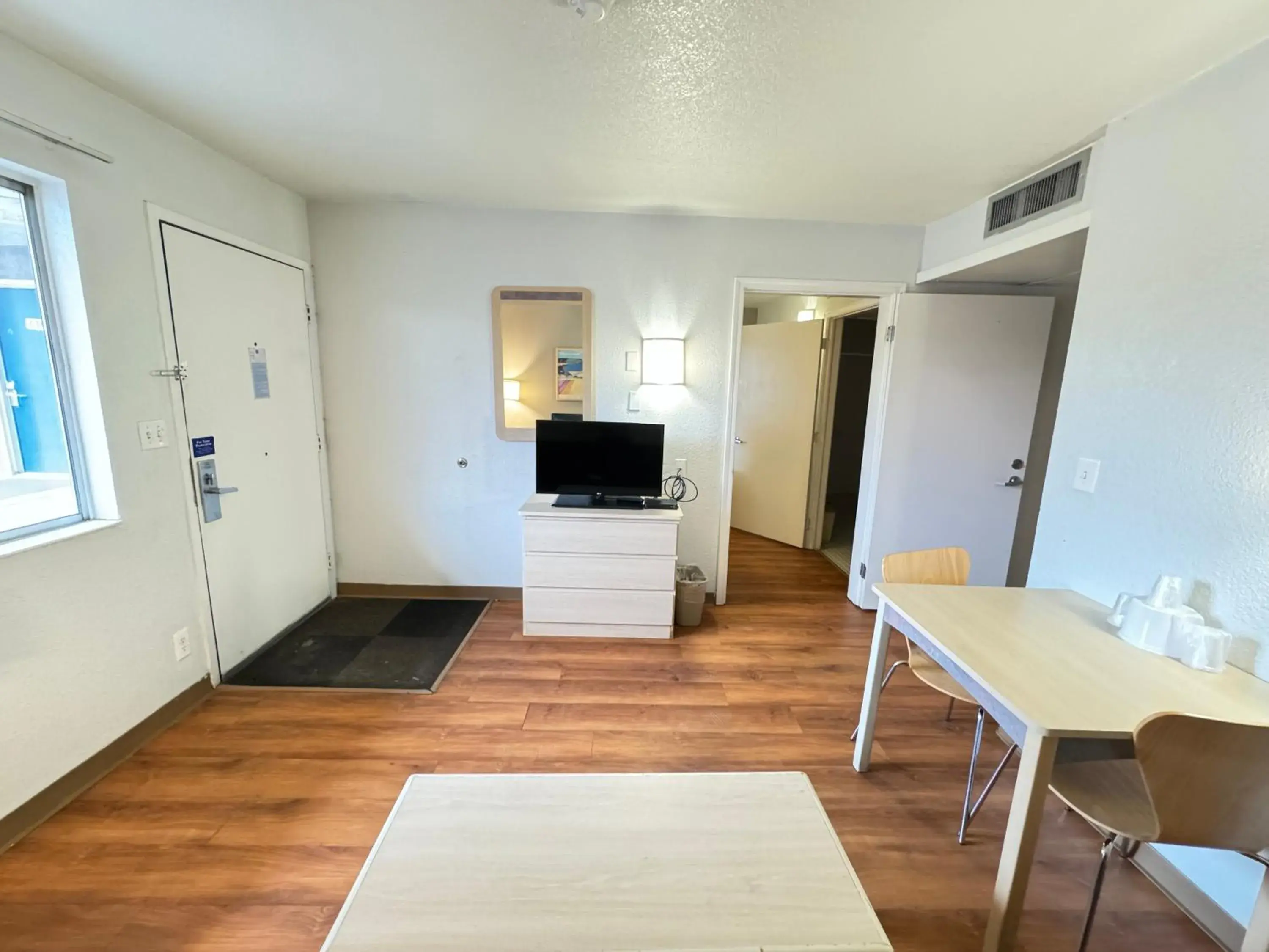 Living room in Studio 6 Casper WY Living room in Studio 6 Casper WY