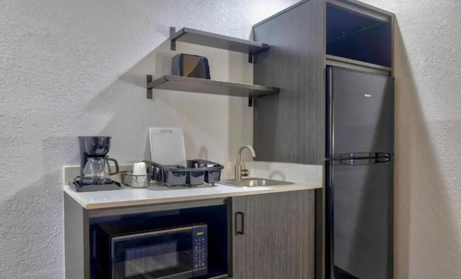 Kitchen or kitchenette in Studio 6 Little Rock AR South Kitchen or kitchenette in Studio 6 Little Rock AR South
