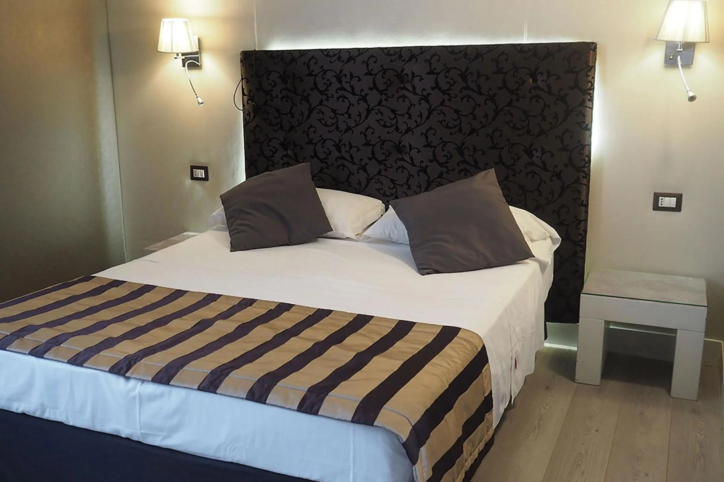 Decorative detail, Bed in Piccolo di Piazza di Spagna Suites