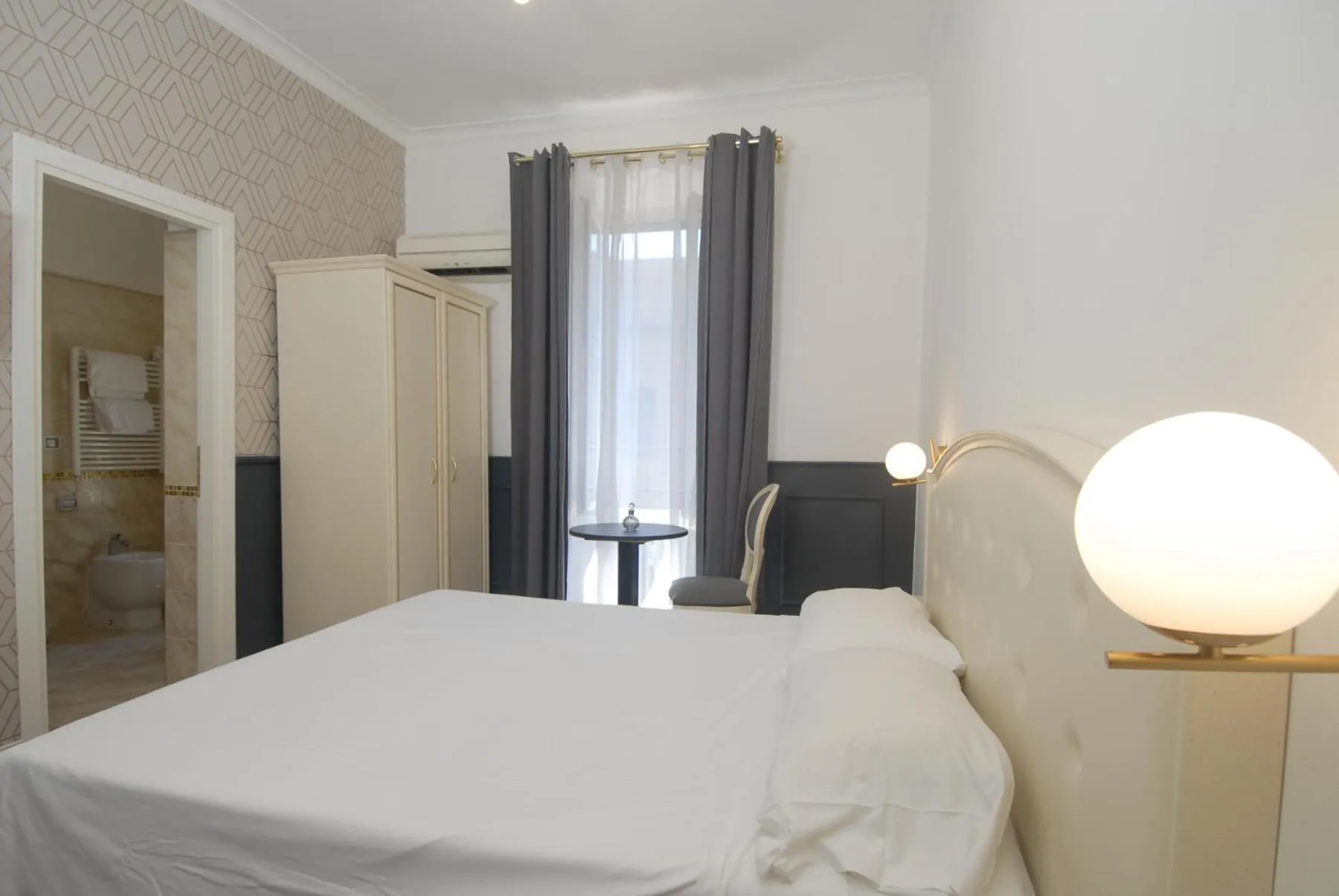 Bed in Piccolo di Piazza di Spagna Suites