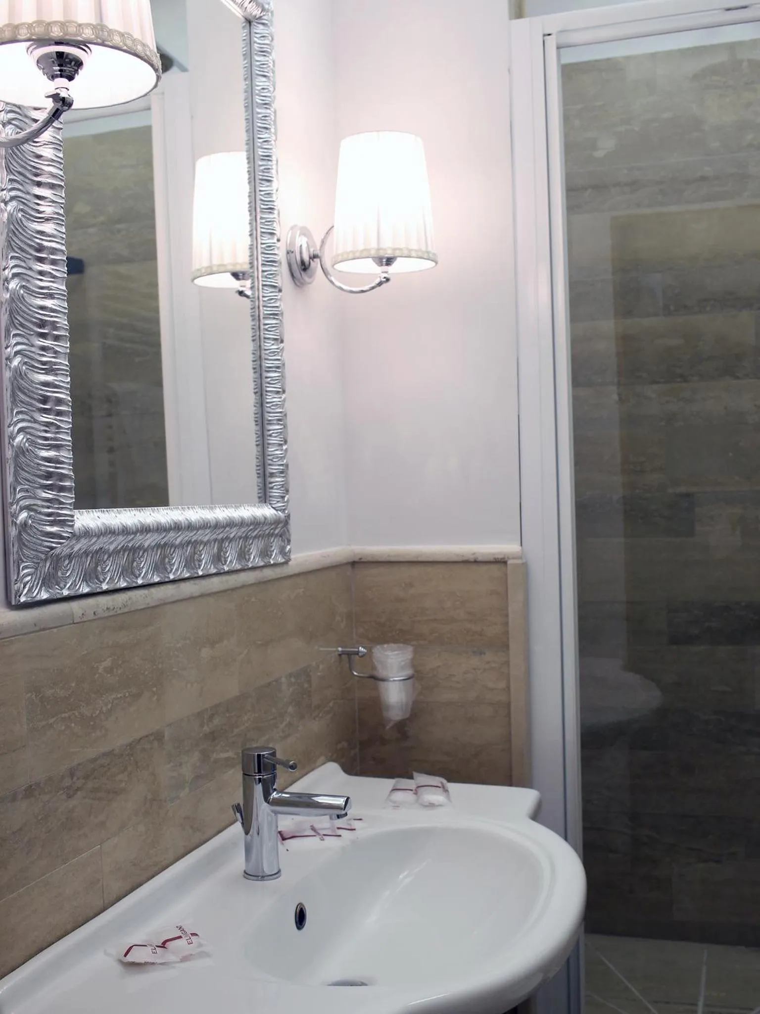 Bathroom in Piccolo di Piazza di Spagna Suites