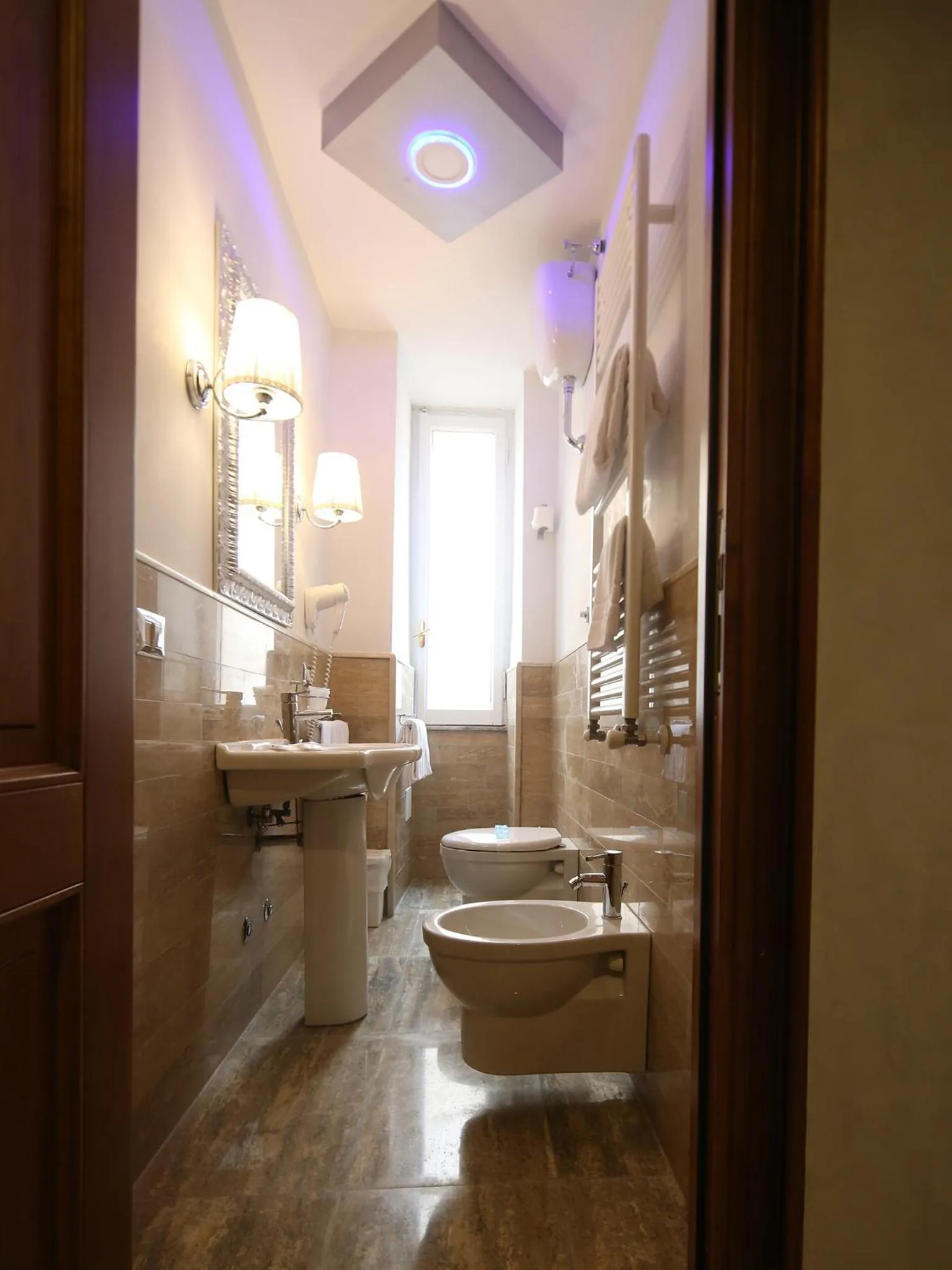 Bathroom in Piccolo di Piazza di Spagna Suites