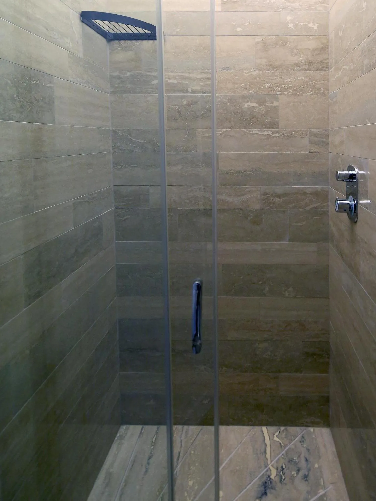 Shower in Piccolo di Piazza di Spagna Suites