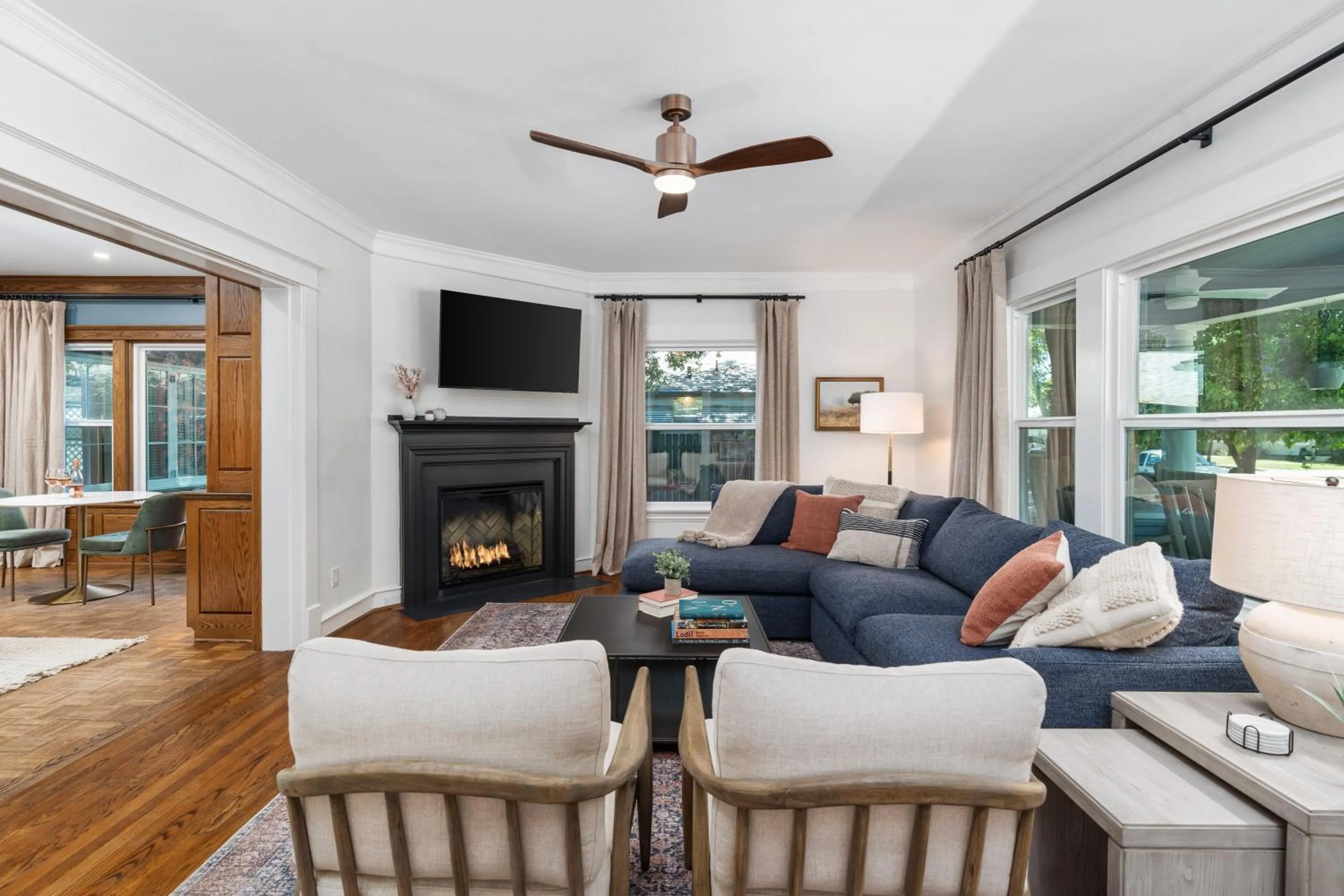 Communal lounge/ TV room in Grape Escape Inn & Suites