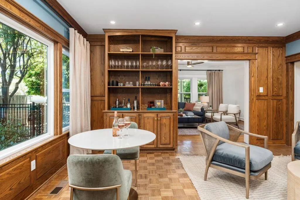 Seating area in Grape Escape Inn & Suites