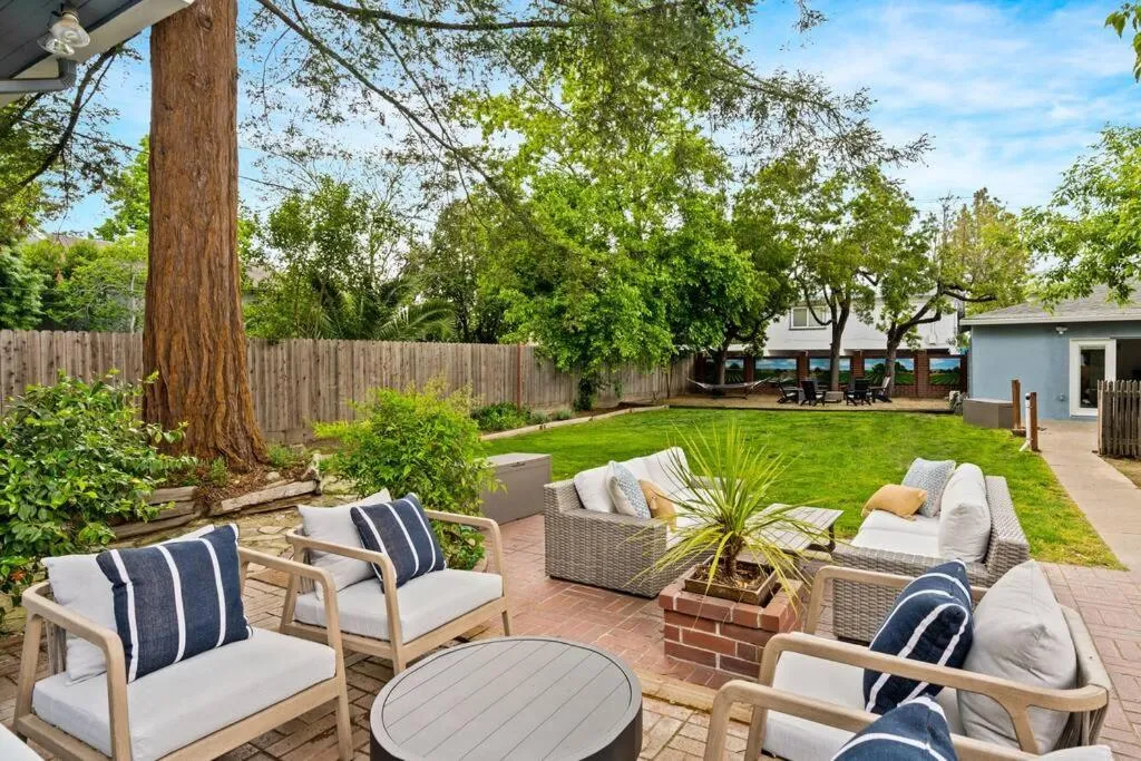 Garden in Grape Escape Inn & Suites