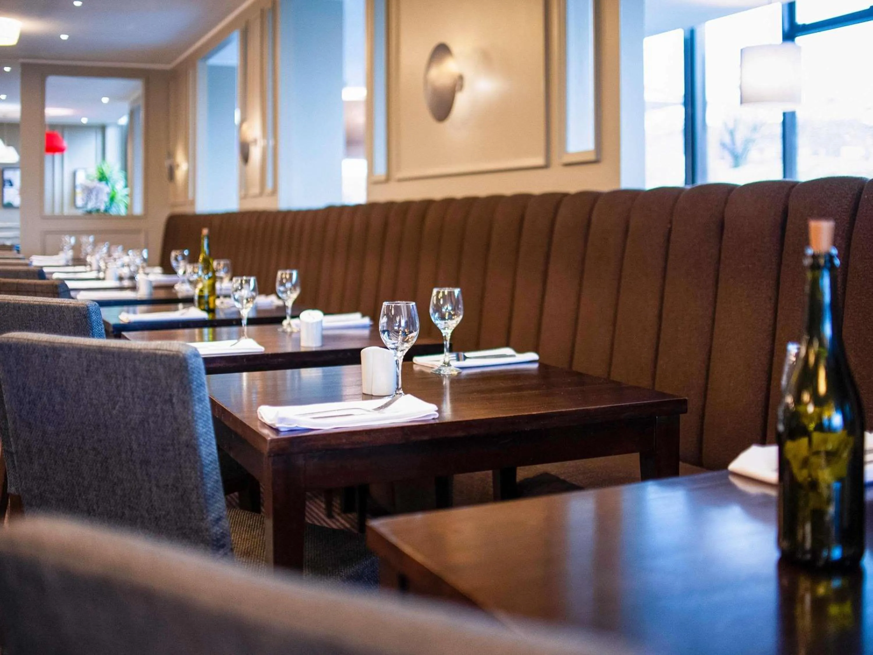 Lounge or bar in Mercure Telford Centre Hotel