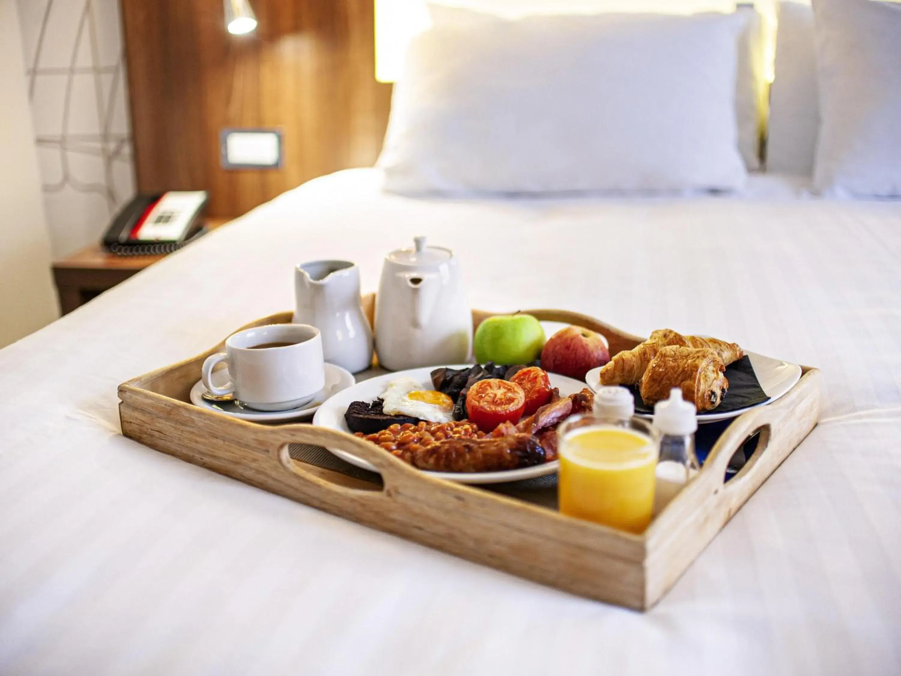 Bedroom, Bed in Mercure Telford Centre Hotel Bedroom, Bed in Mercure Telford Centre Hotel